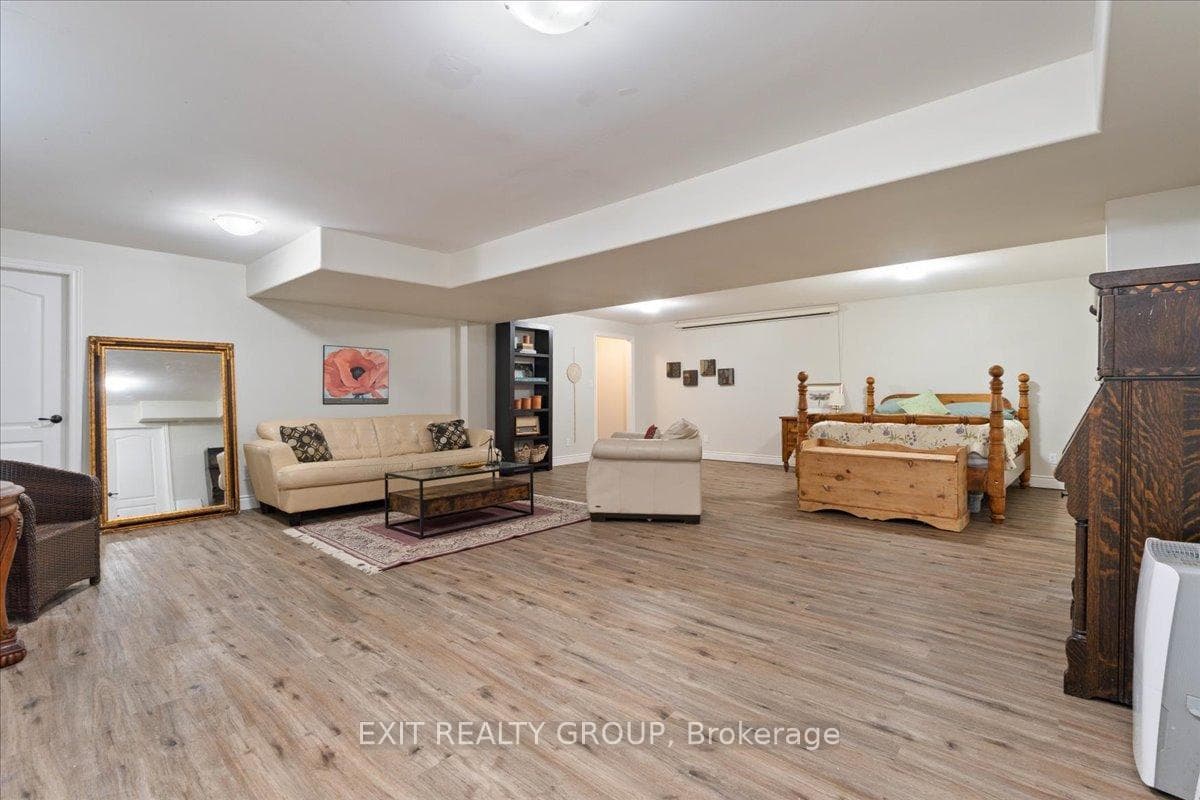 35 Ledgerock Court photo 25