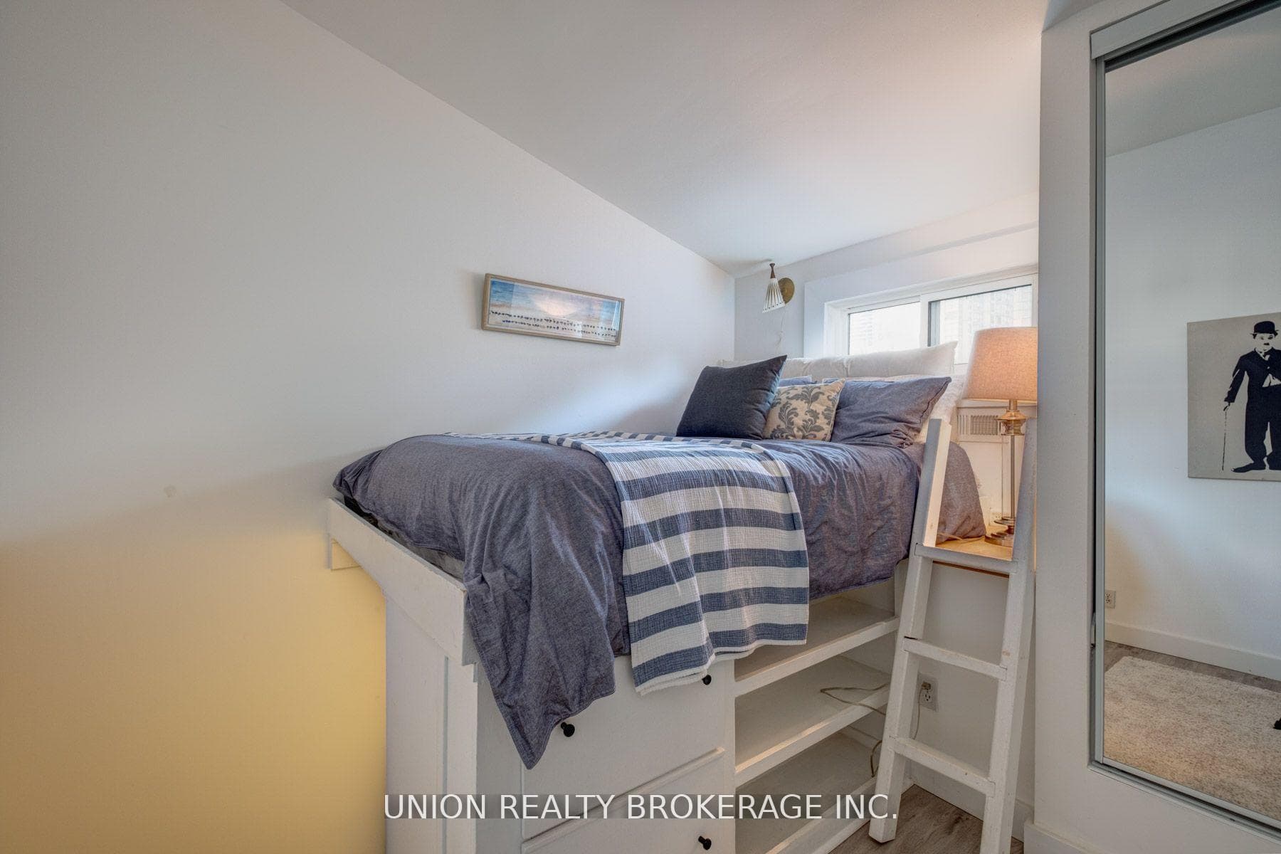 325 Jarvis Street Unit 17 photo 17