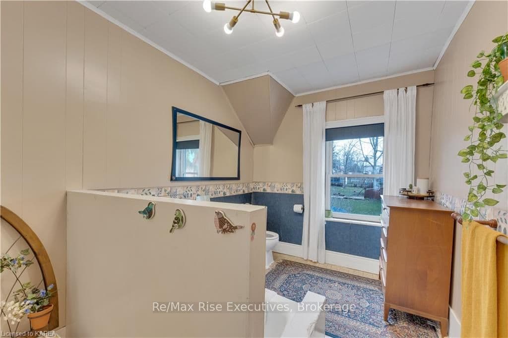 285 THOMAS Street photo 31