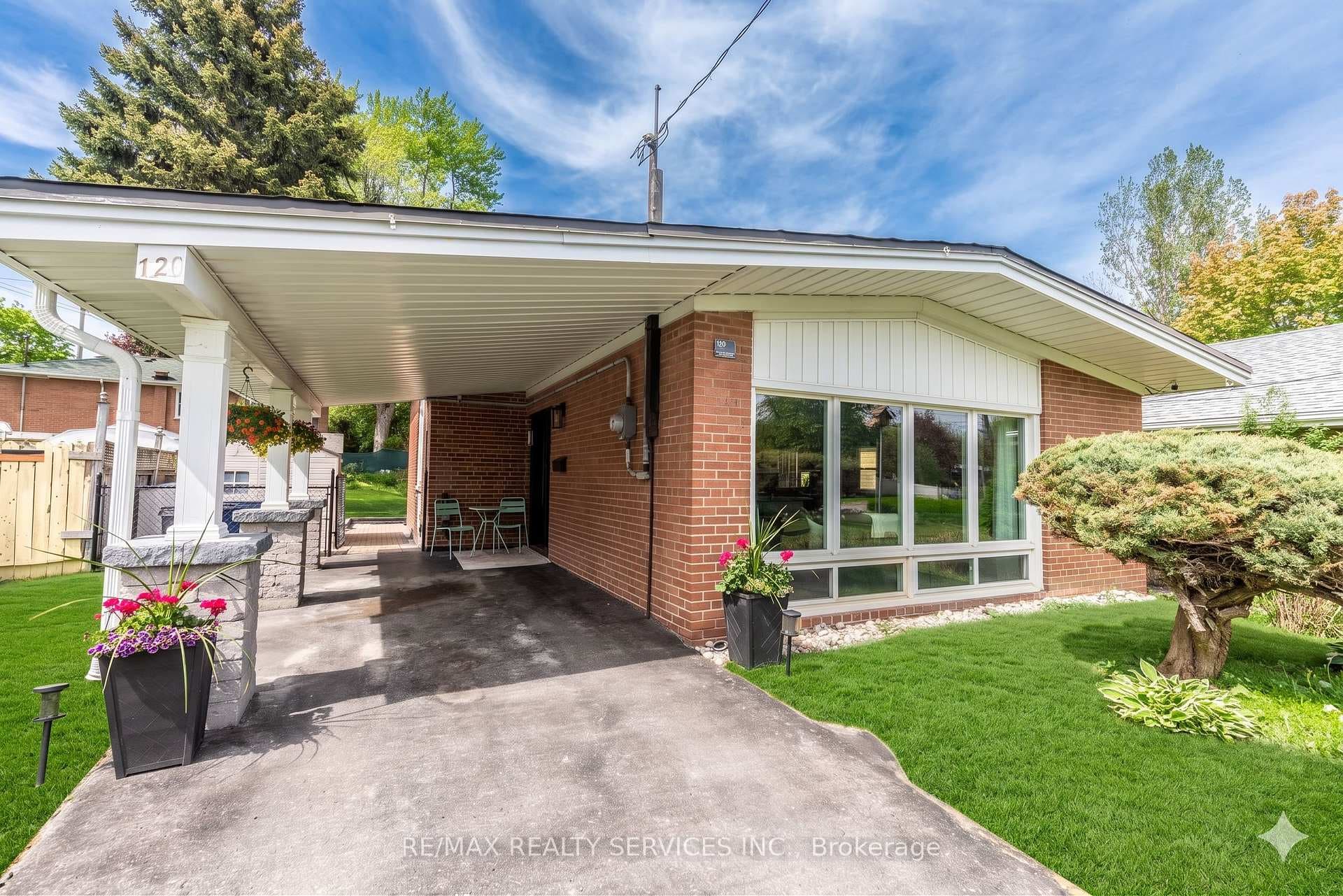 126 Roebuck Drive photo 1