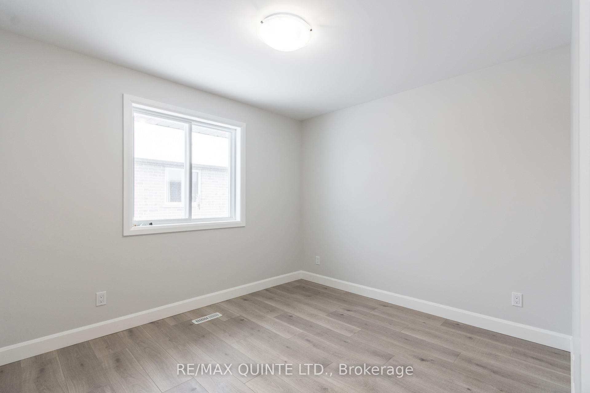 114 HASTINGS PARK Drive photo 14