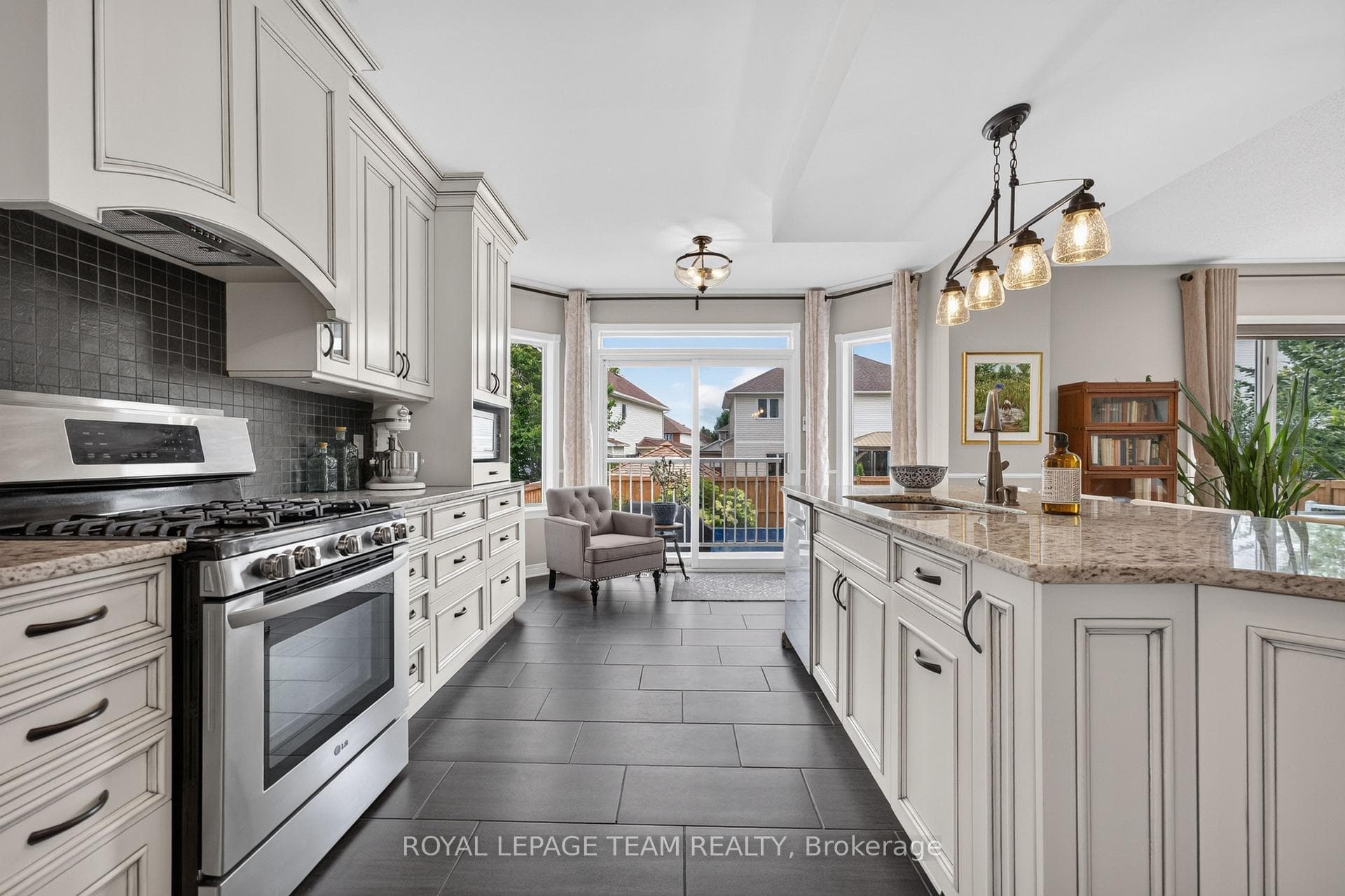 12 Forillon Crescent photo 21