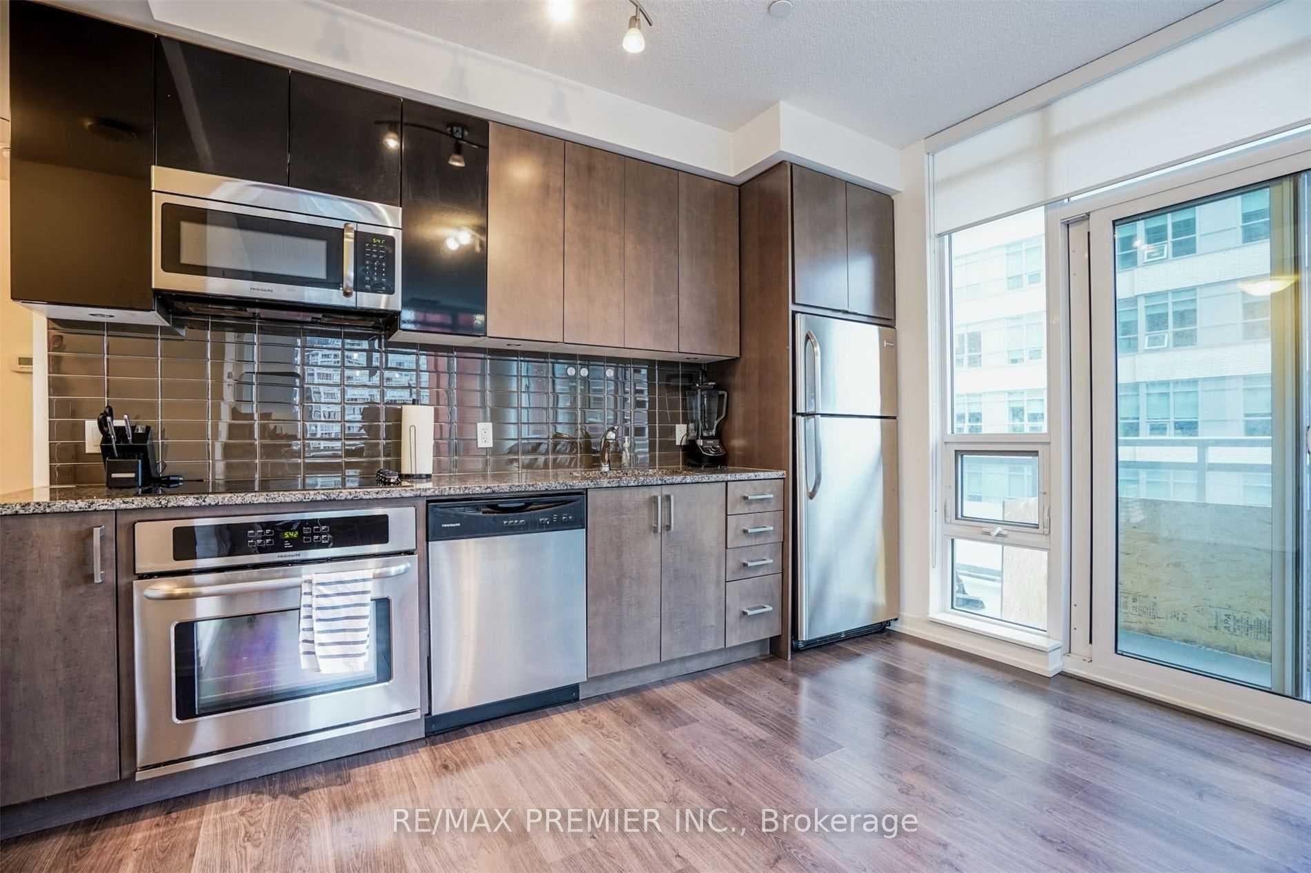 89 DUNFIELD Avenue Unit 636 photo 6