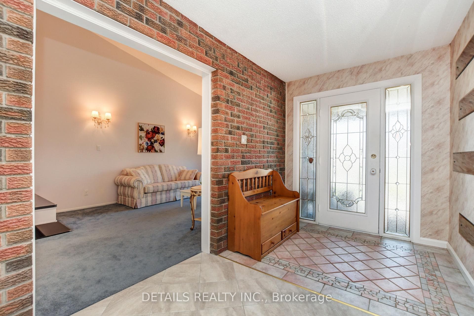4388 Whittaker Crescent photo 9