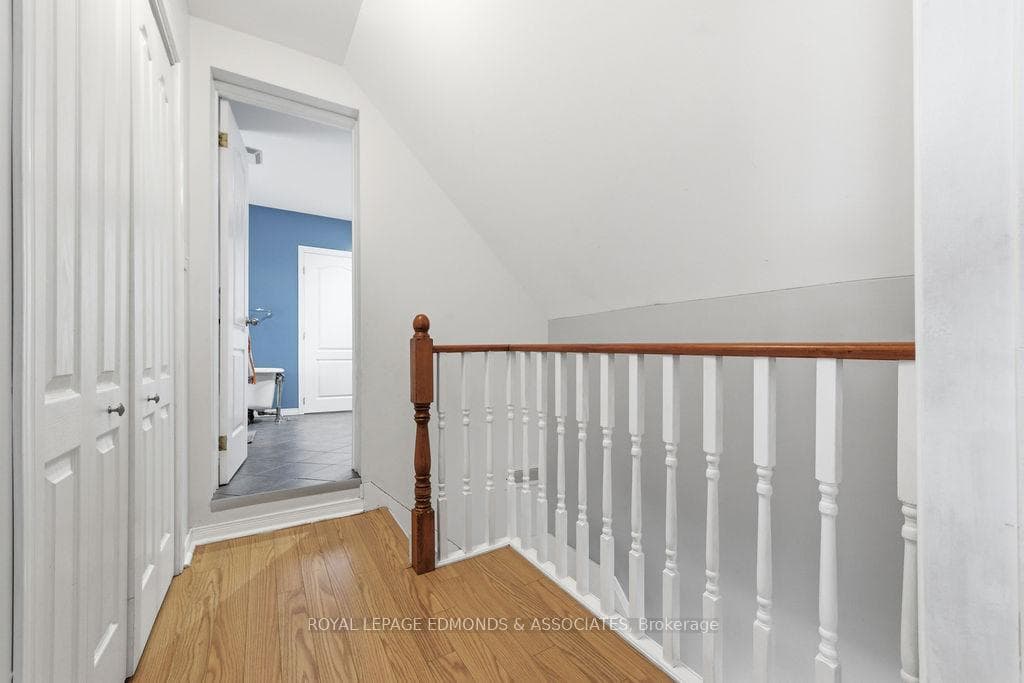408 Moffat Street photo 23