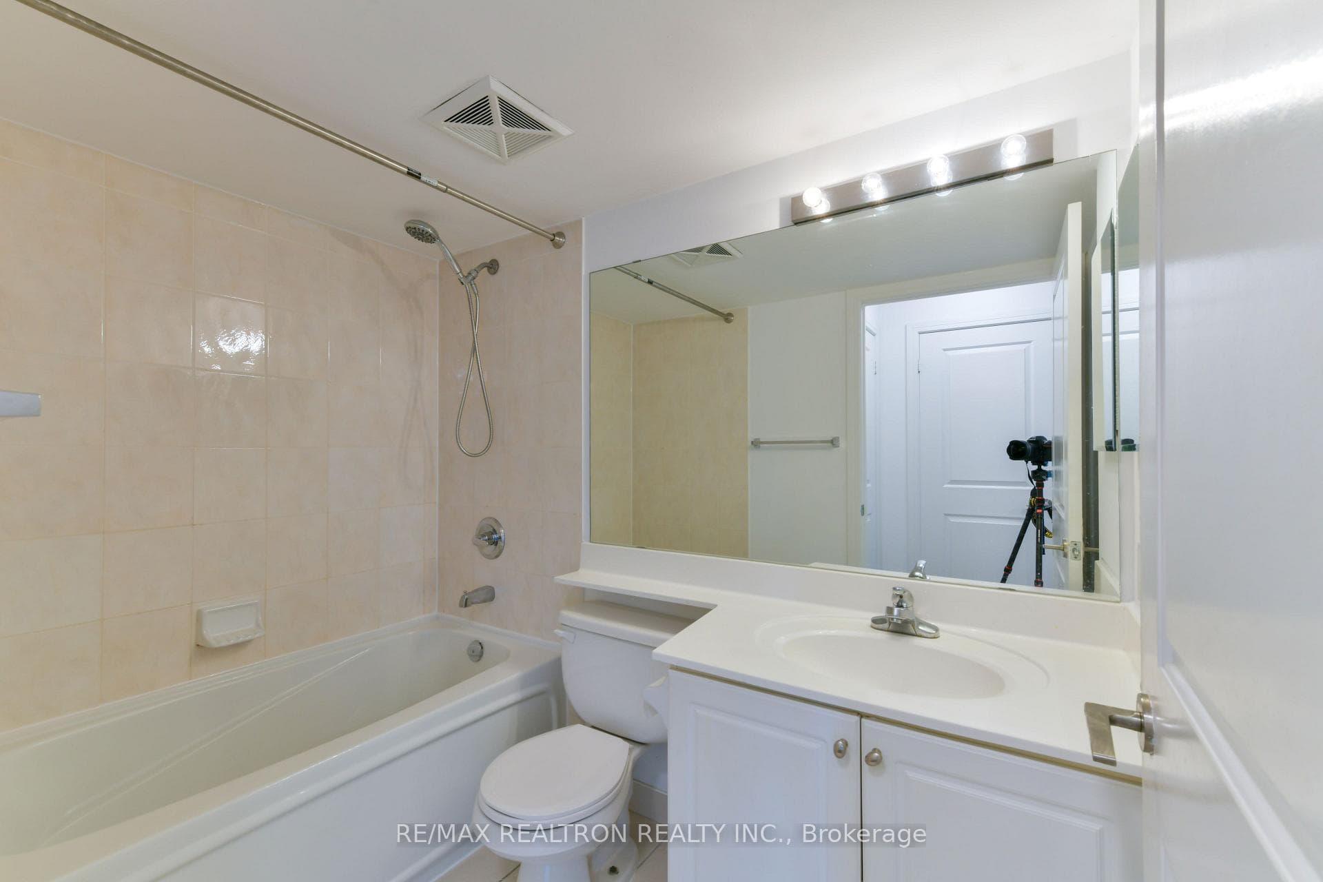 31 Bales Avenue Unit 2107 photo 11