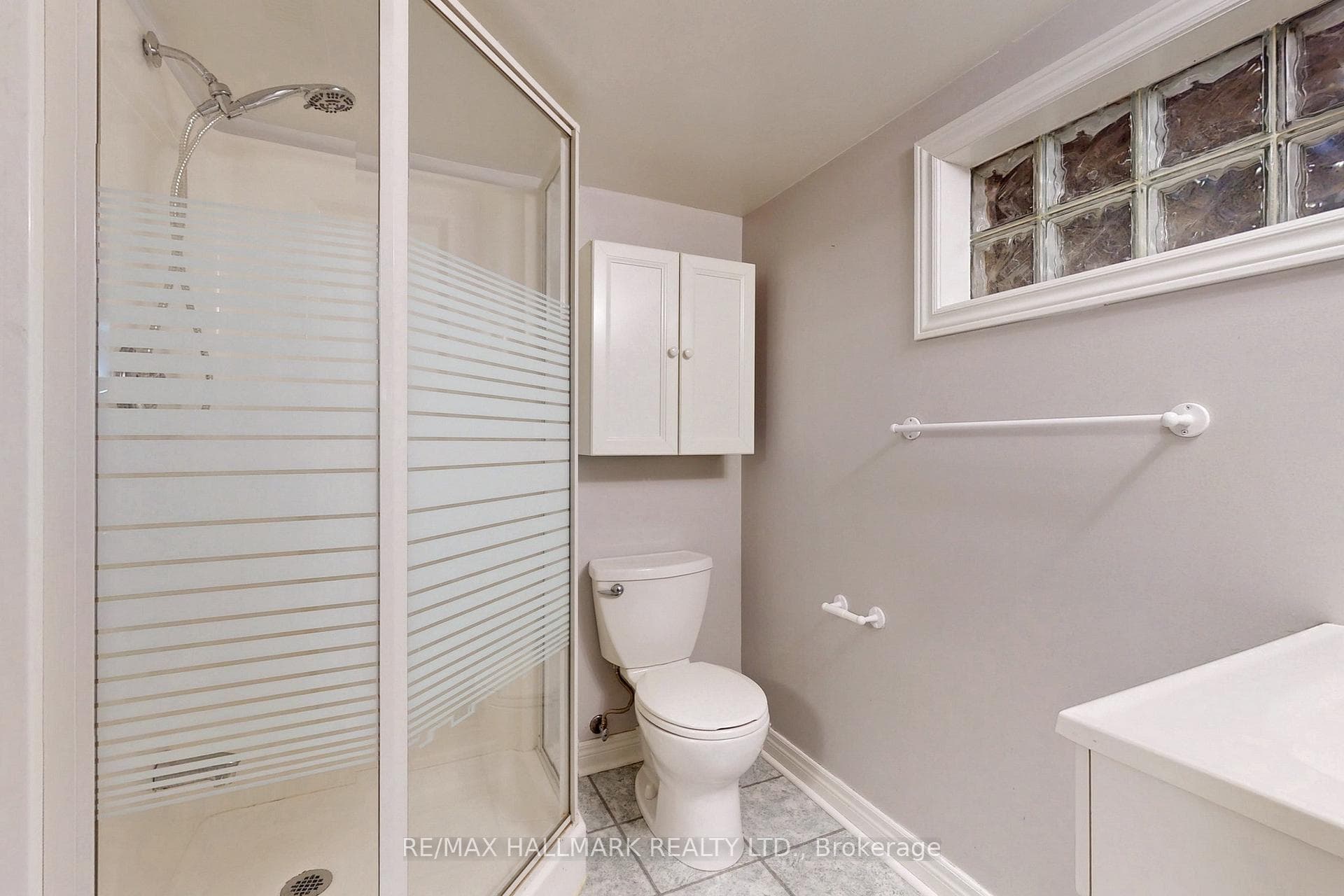 16 Knowles Crescent photo 15