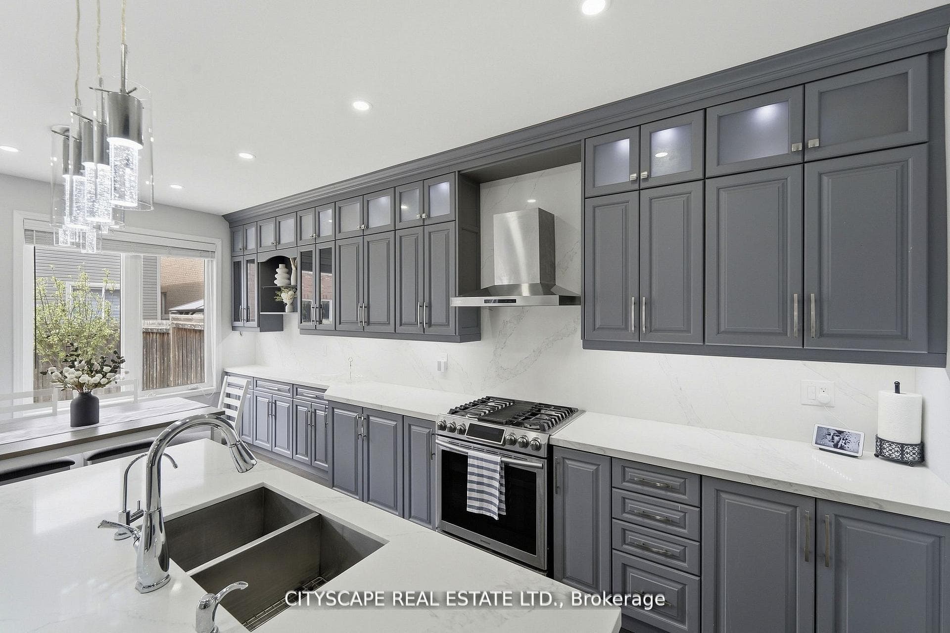 305 Gleave Terrace photo 12