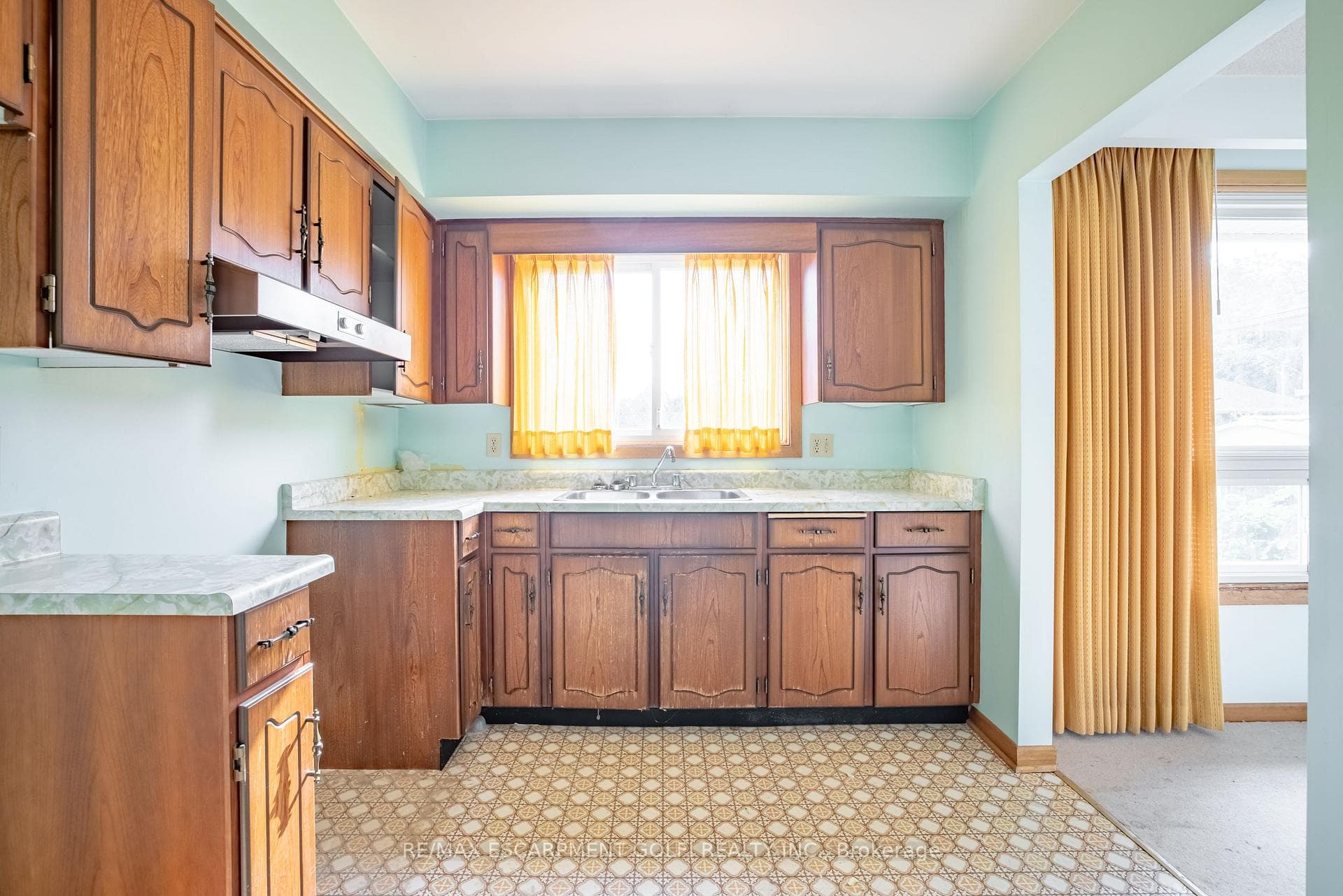 38 Linlake Drive photo 12