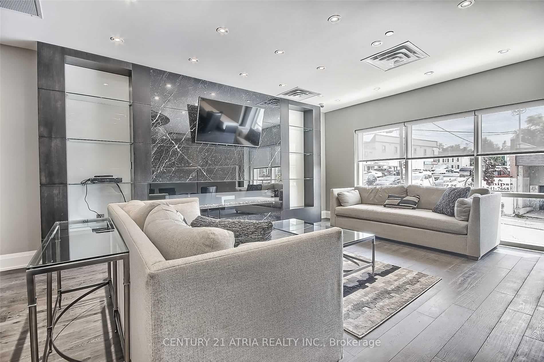 15277 Yonge Street Unit 404A photo 5