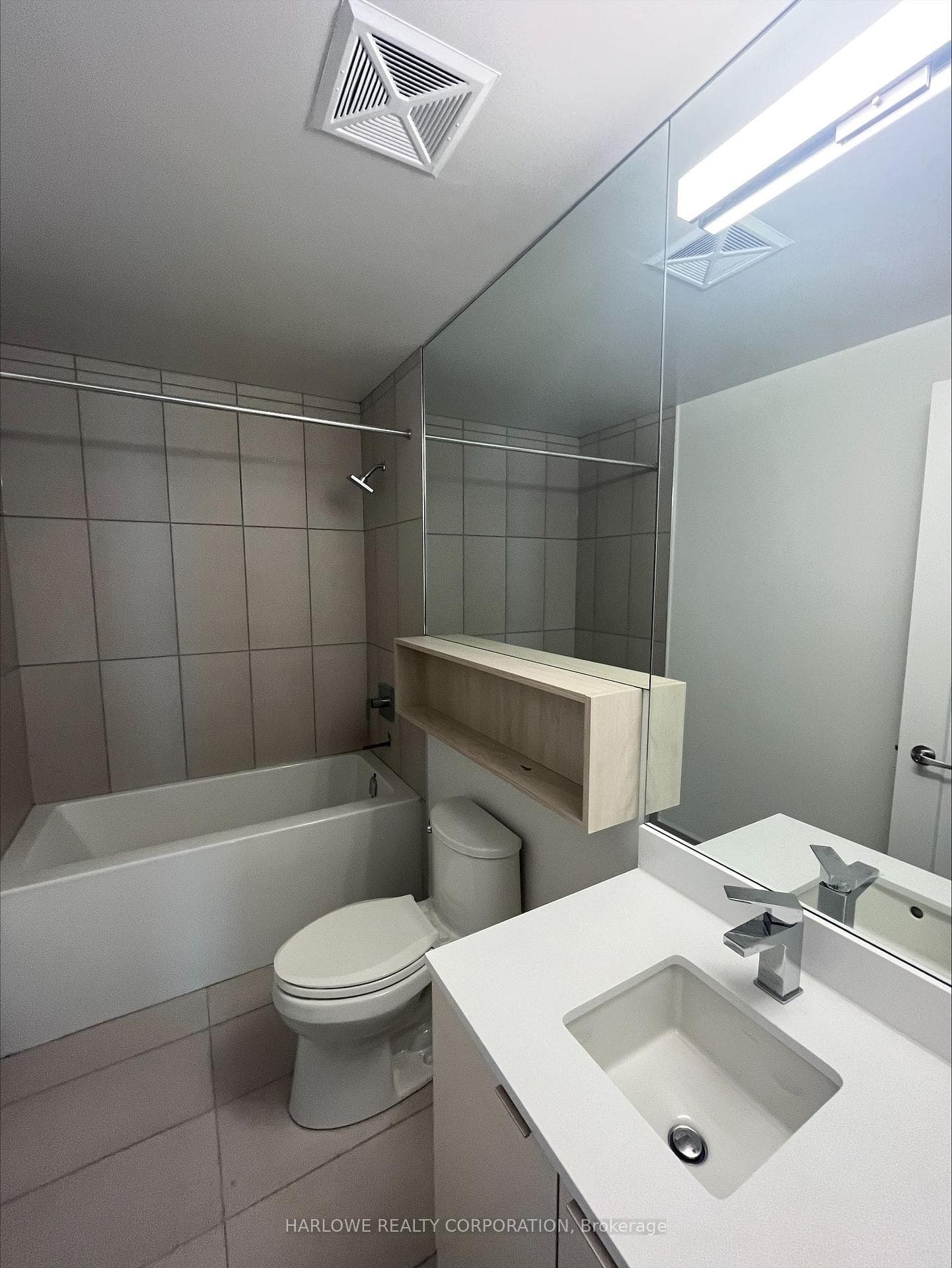 60 Princess Street Unit 1618 SE photo 10