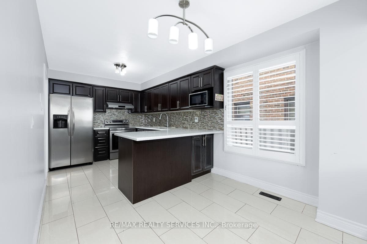 161 Hupfield Trail photo 9