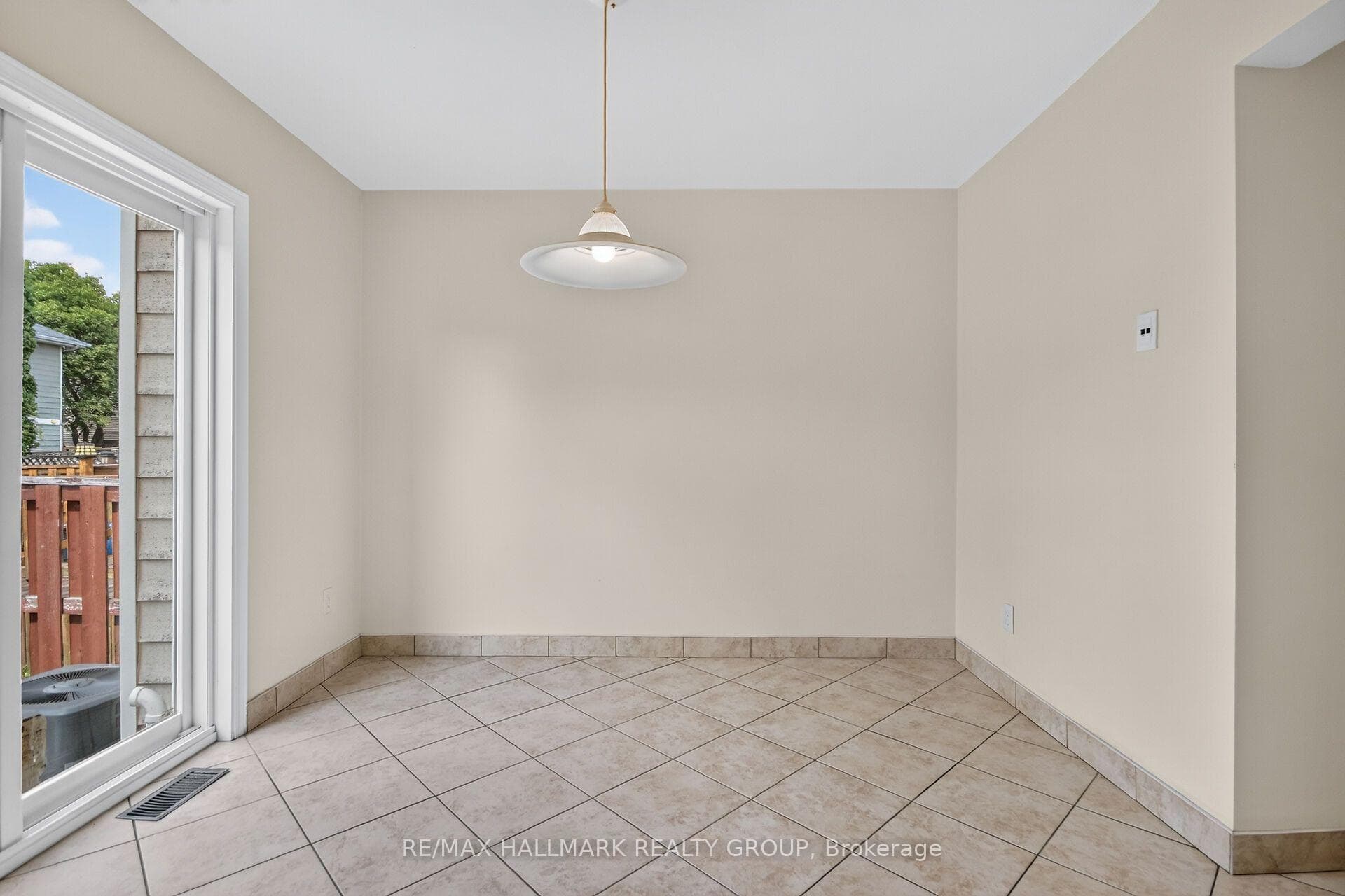49 Newport Crescent photo 27