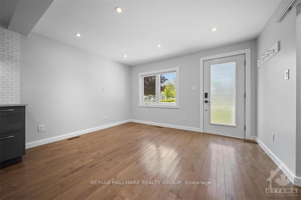 61 JASPER Avenue photo 3