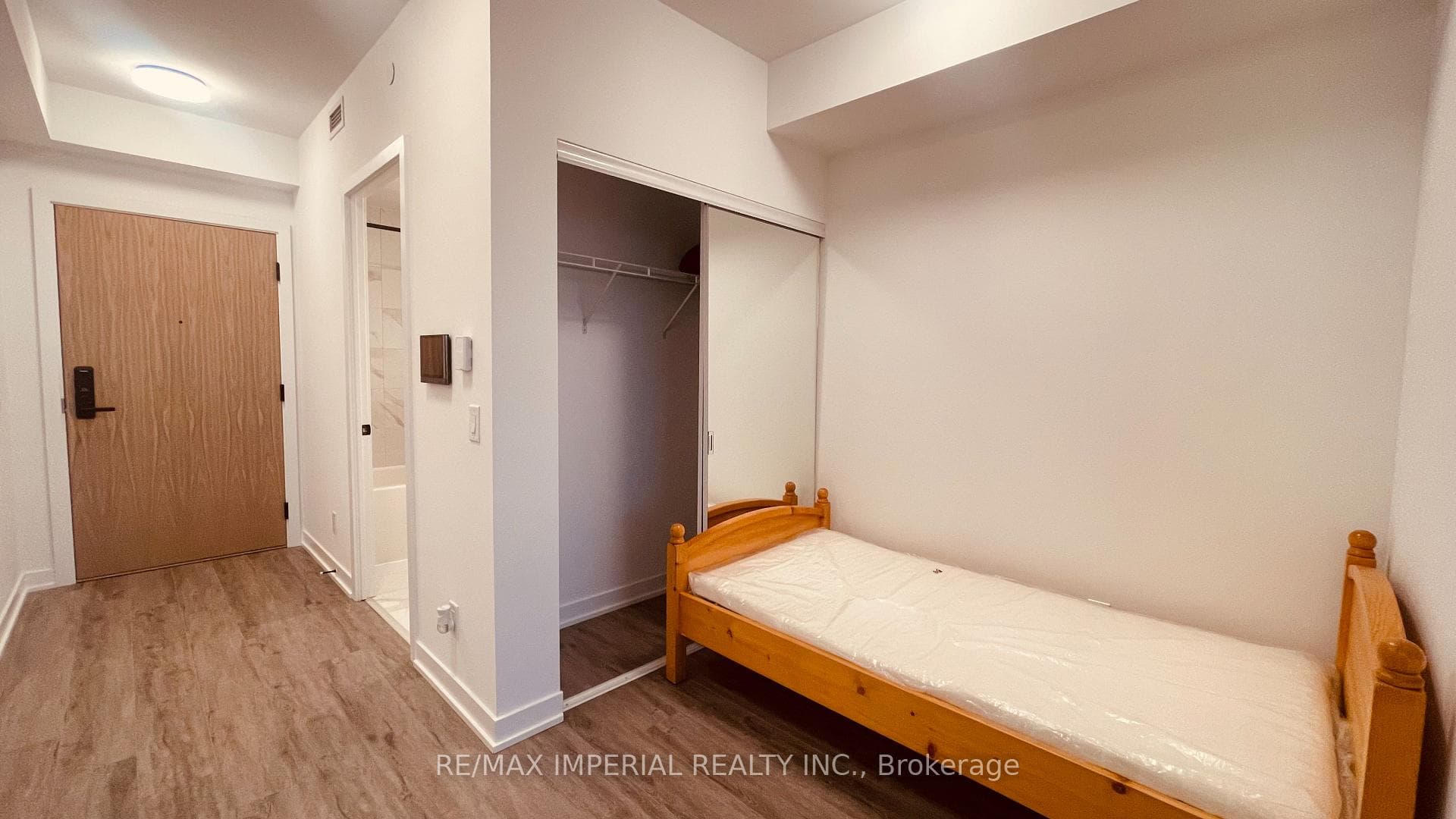 5 DEFRIES Street Unit 3303 photo 4