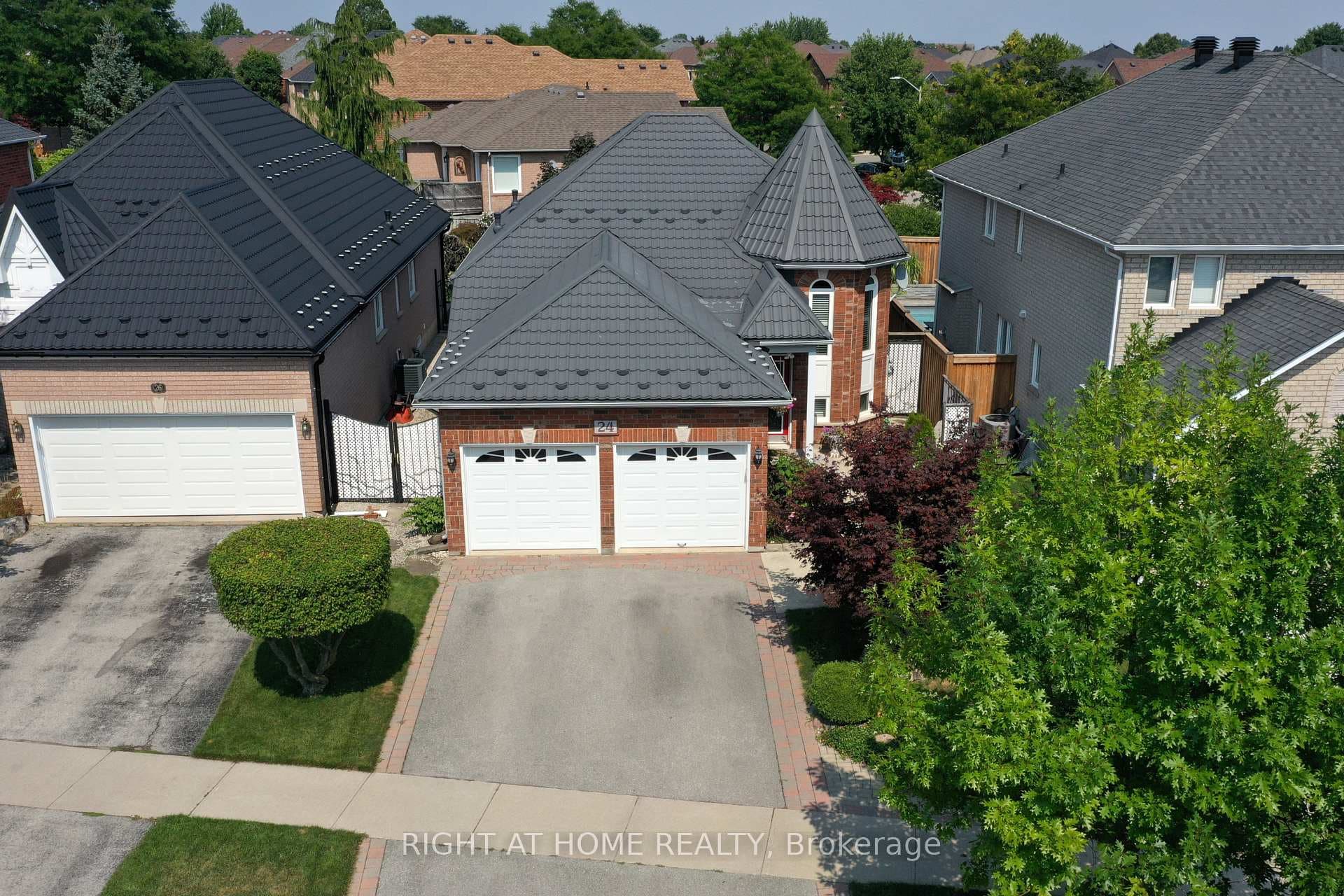 24 Huffmann Drive photo 3