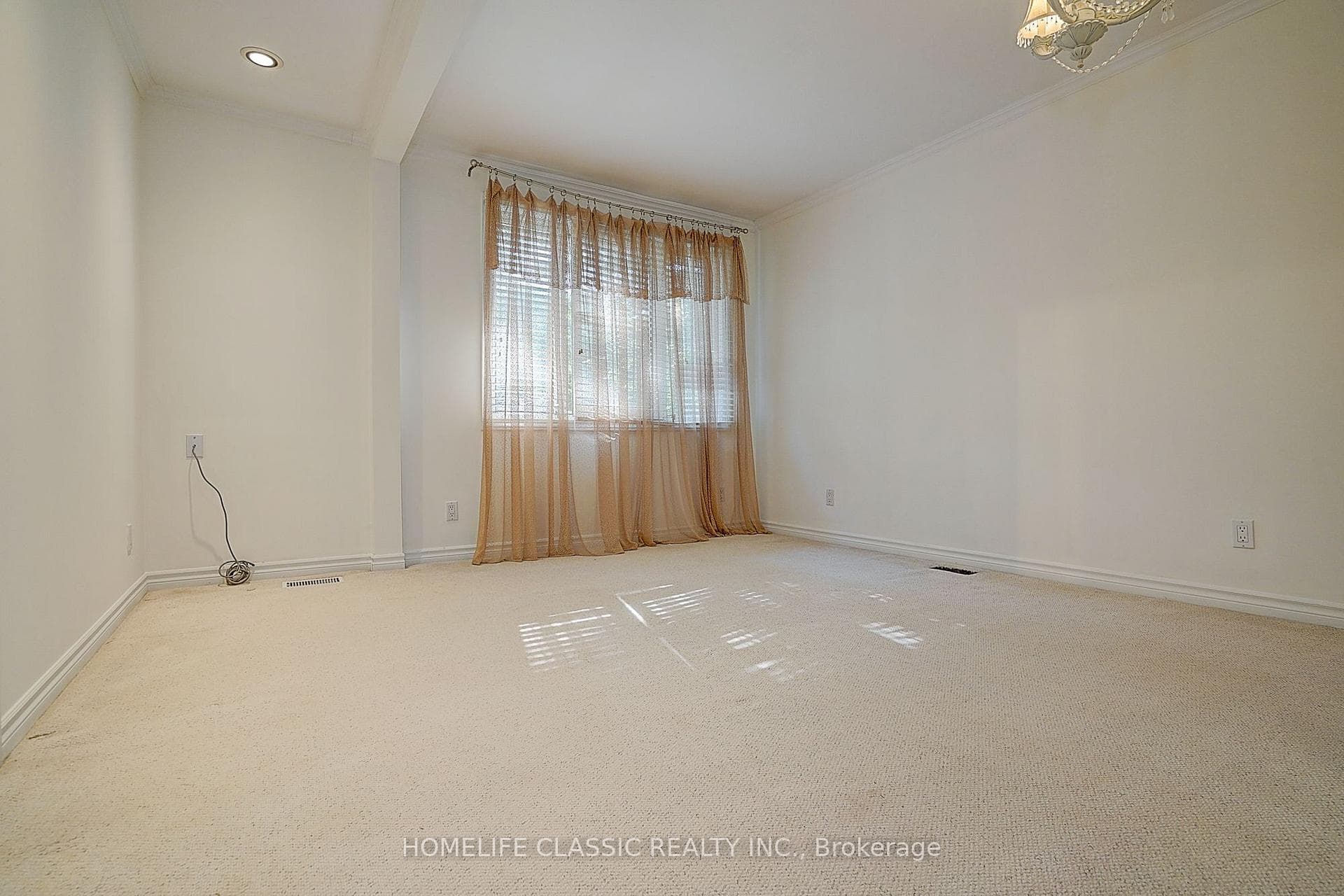 267 IREDALE Road photo 17