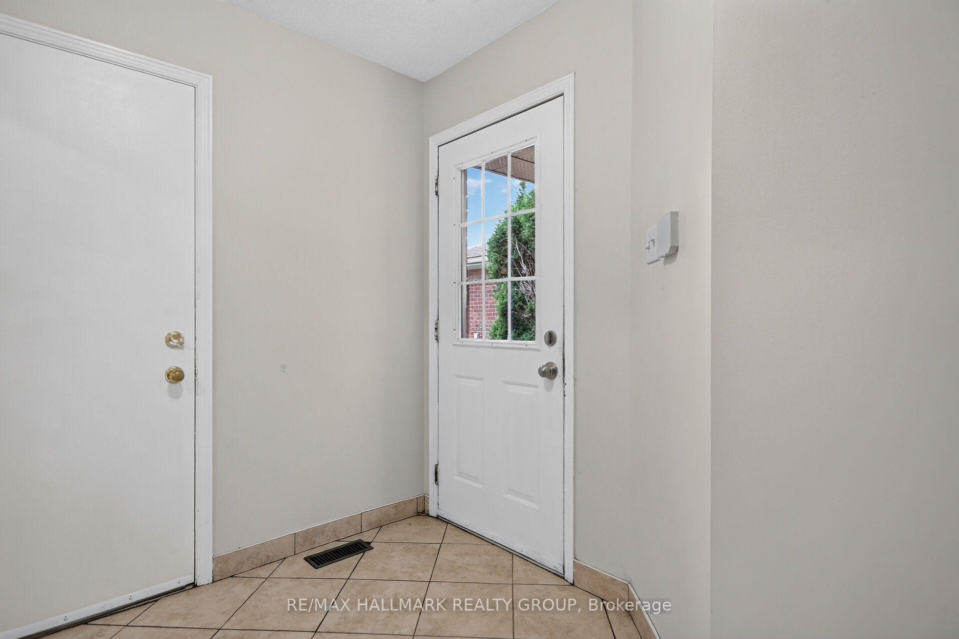 49 Newport Crescent photo 6