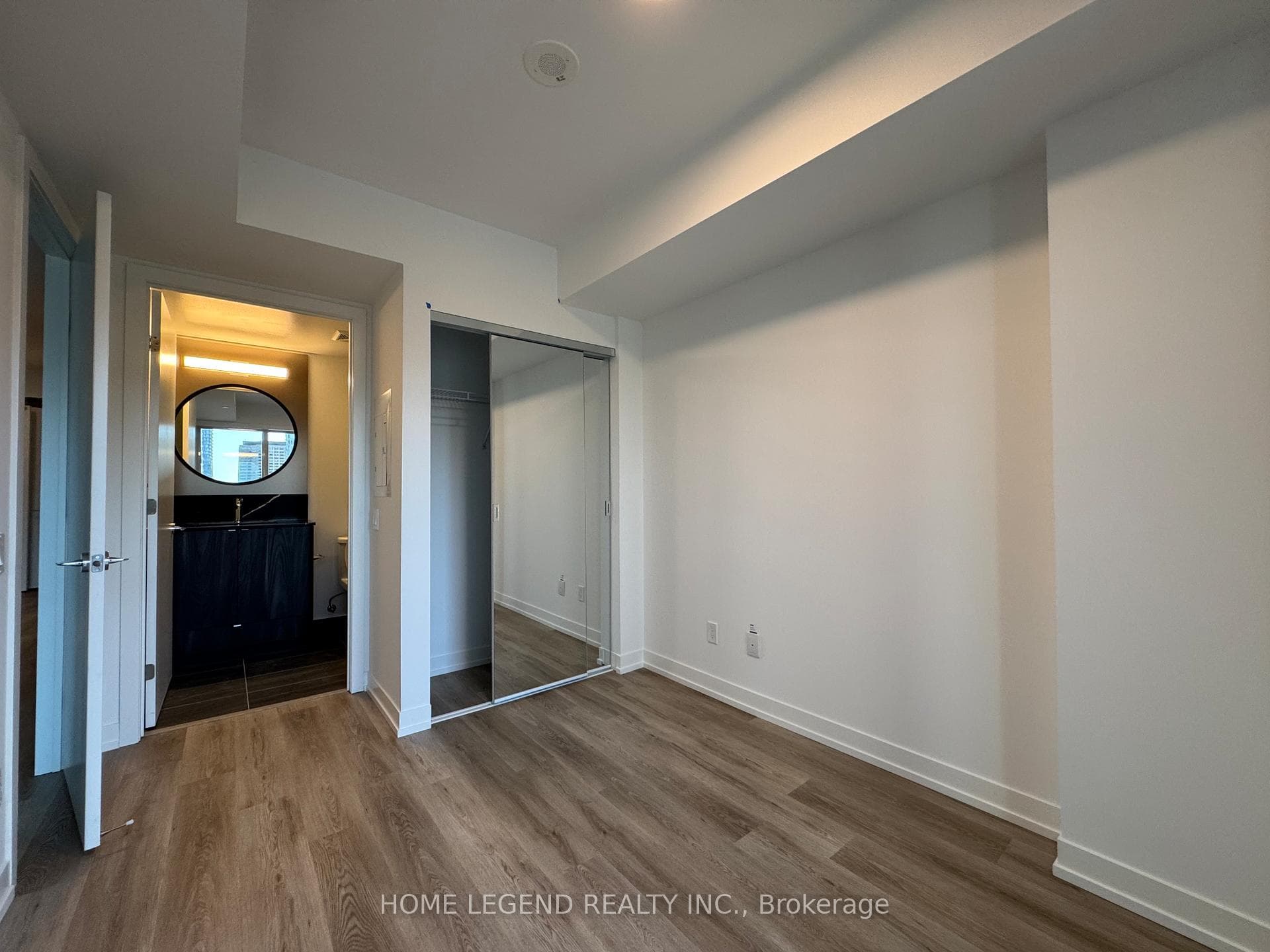 771 Yonge Street Unit 1501 photo 6