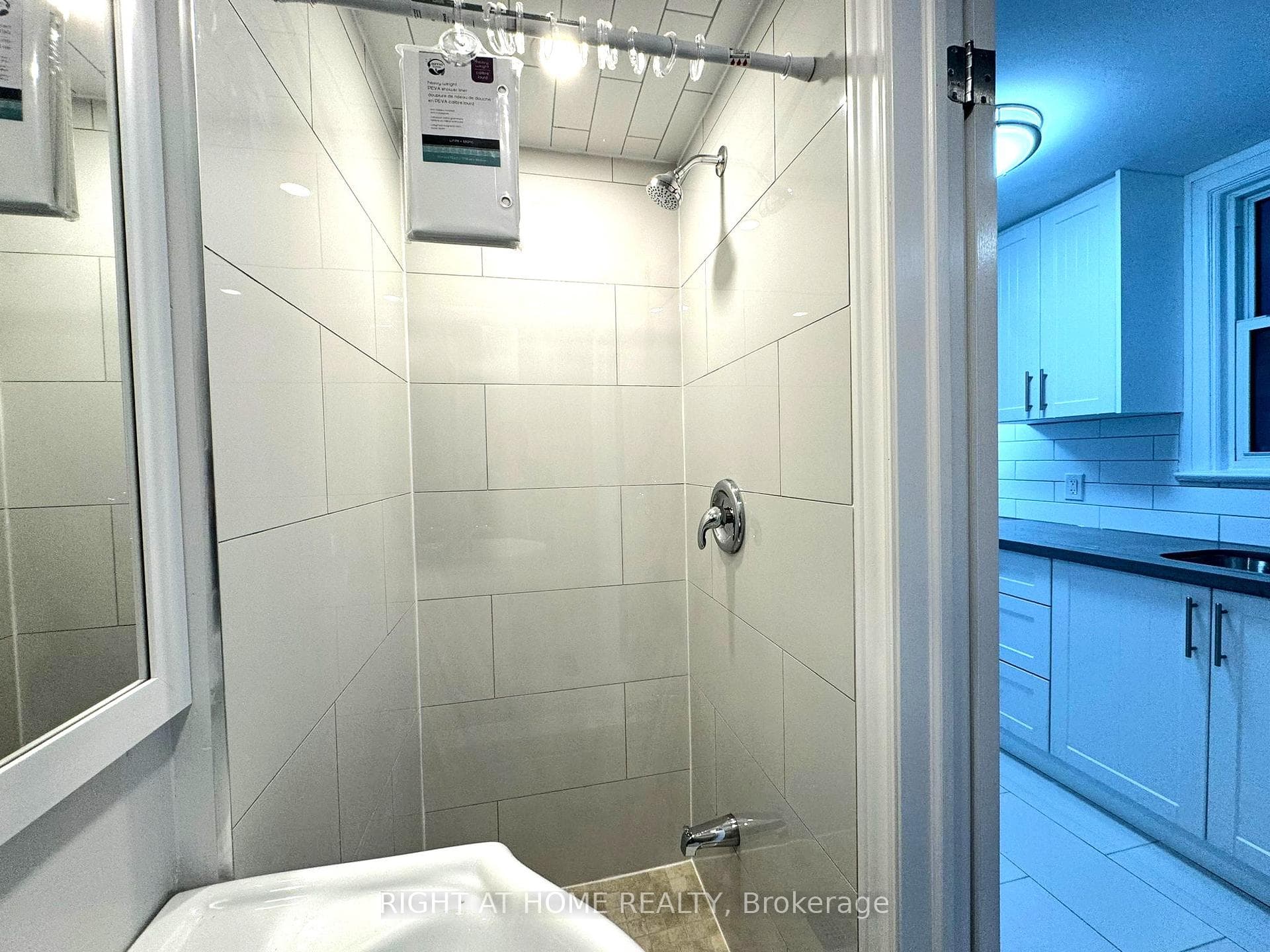 1025 Dufferin Street Unit Lower photo 11
