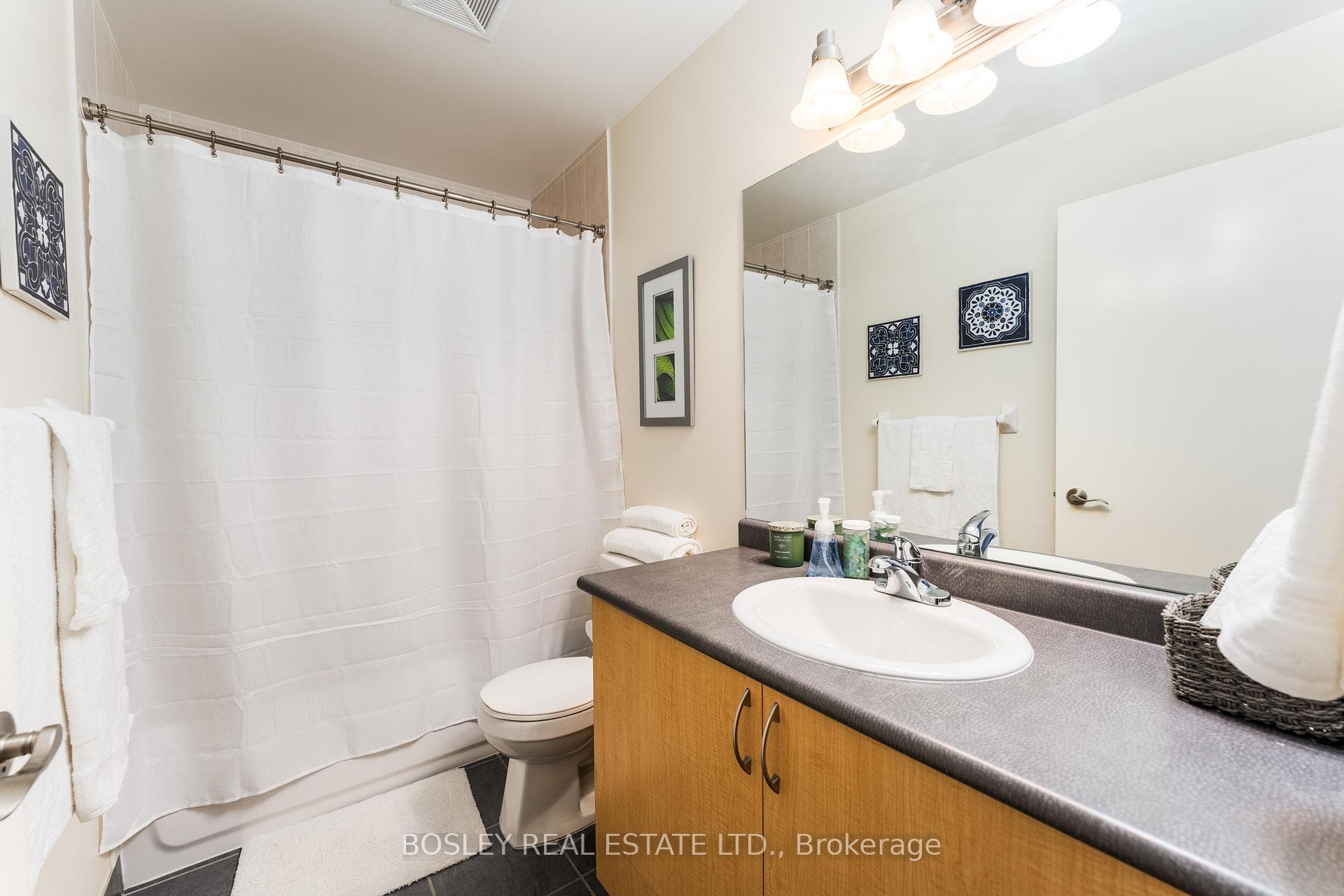60 Heintzman Street Unit 1913 photo 23