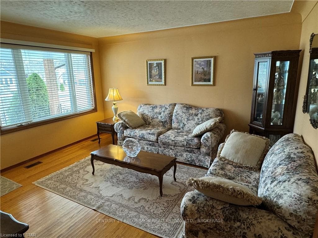 190 EAST CENTRE Street photo 4