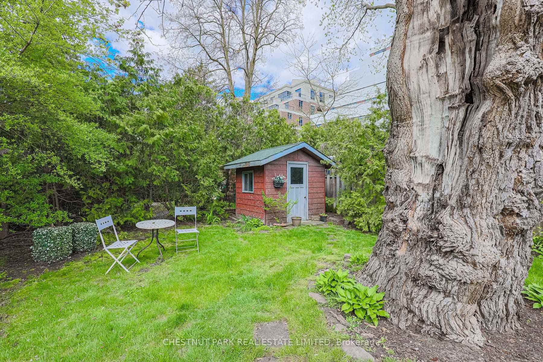 140 Kingsway Crescent photo 31