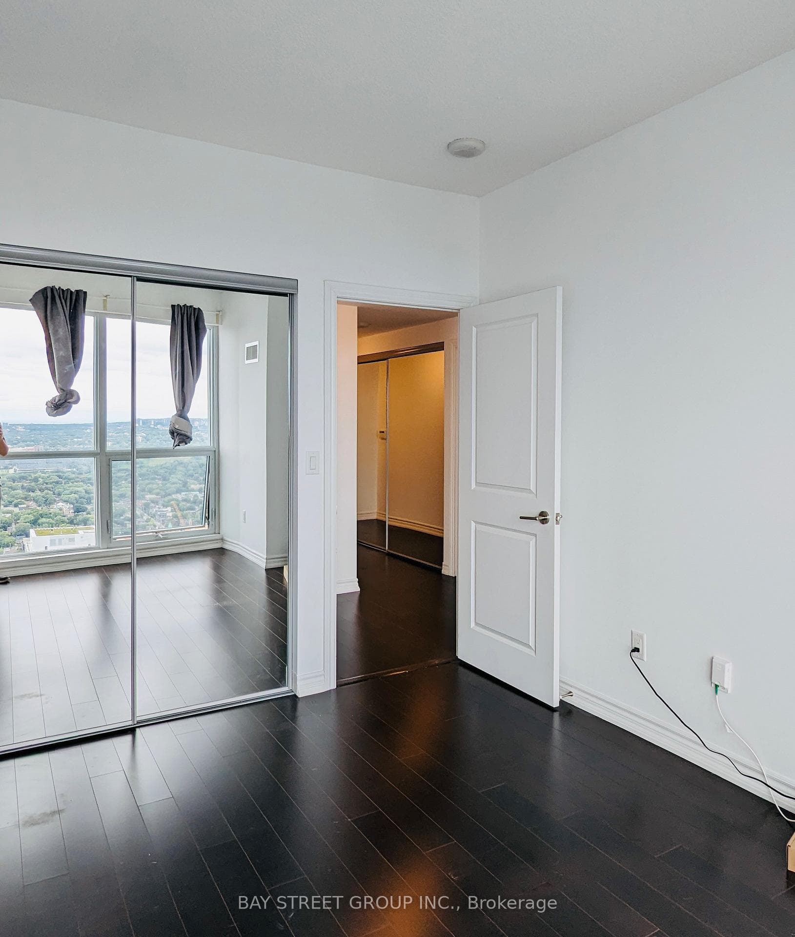 386 Yonge Street Unit 5207 photo 9