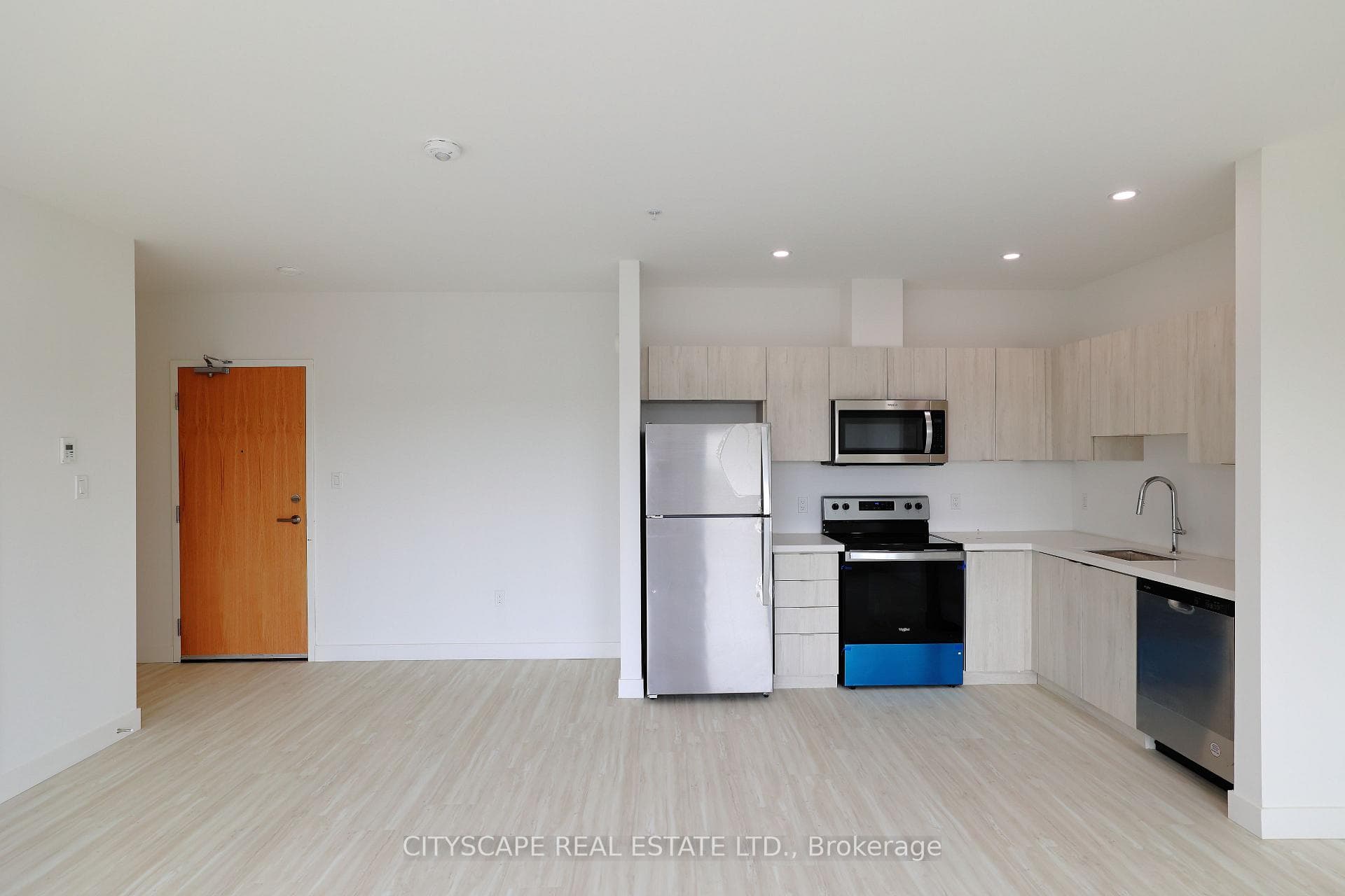 408 Dundas Street Unit 307 photo 3