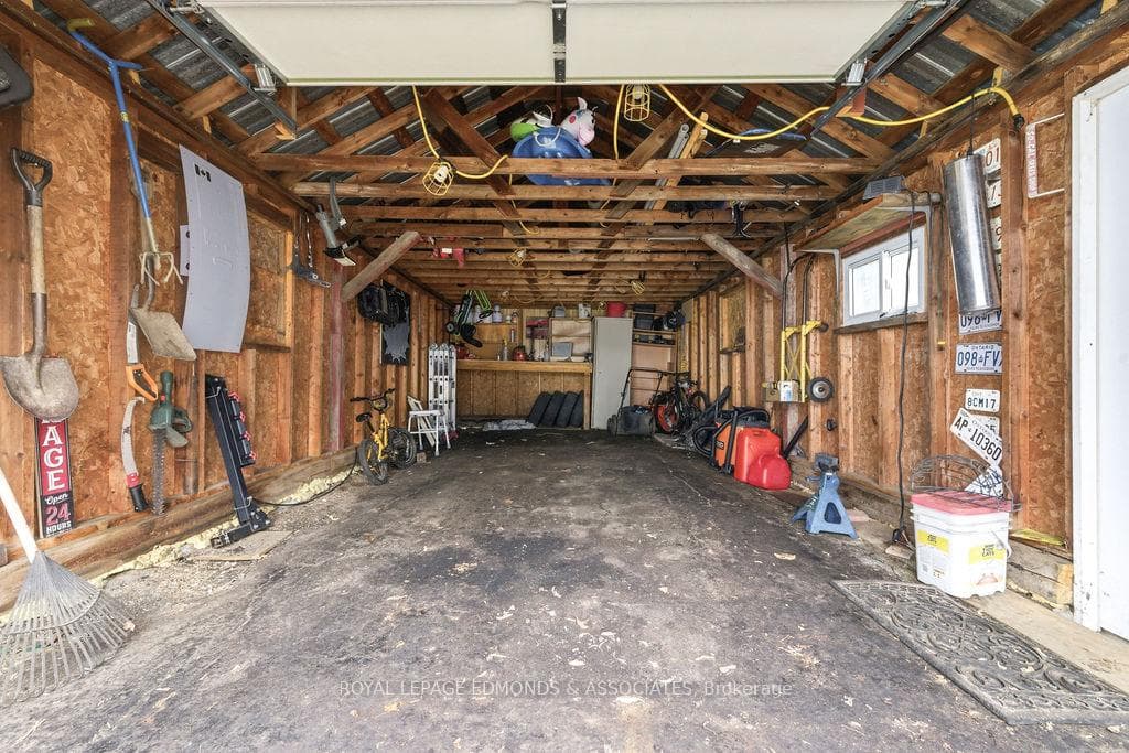 408 Moffat Street photo 43