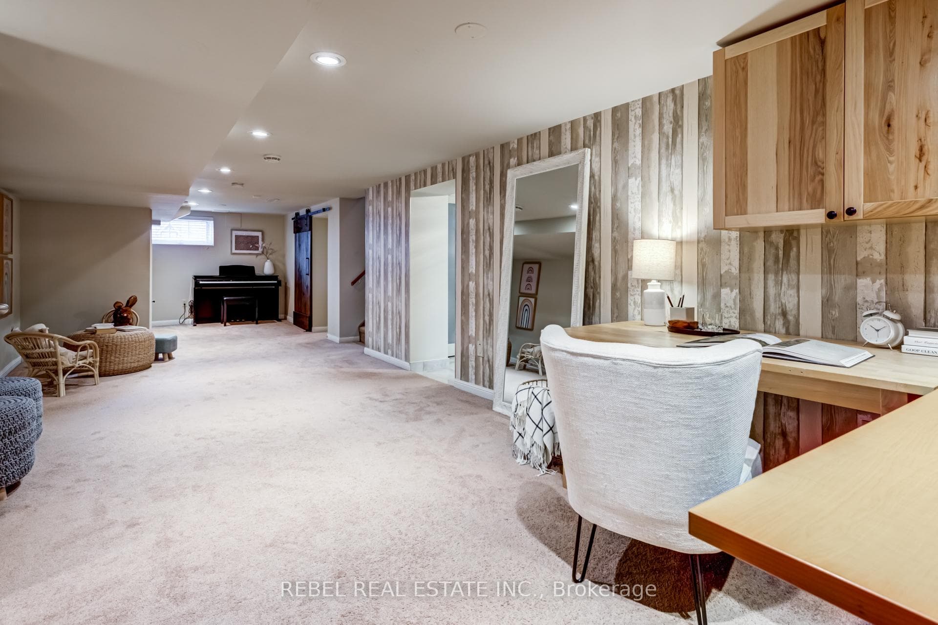 460 Athol Street photo 25