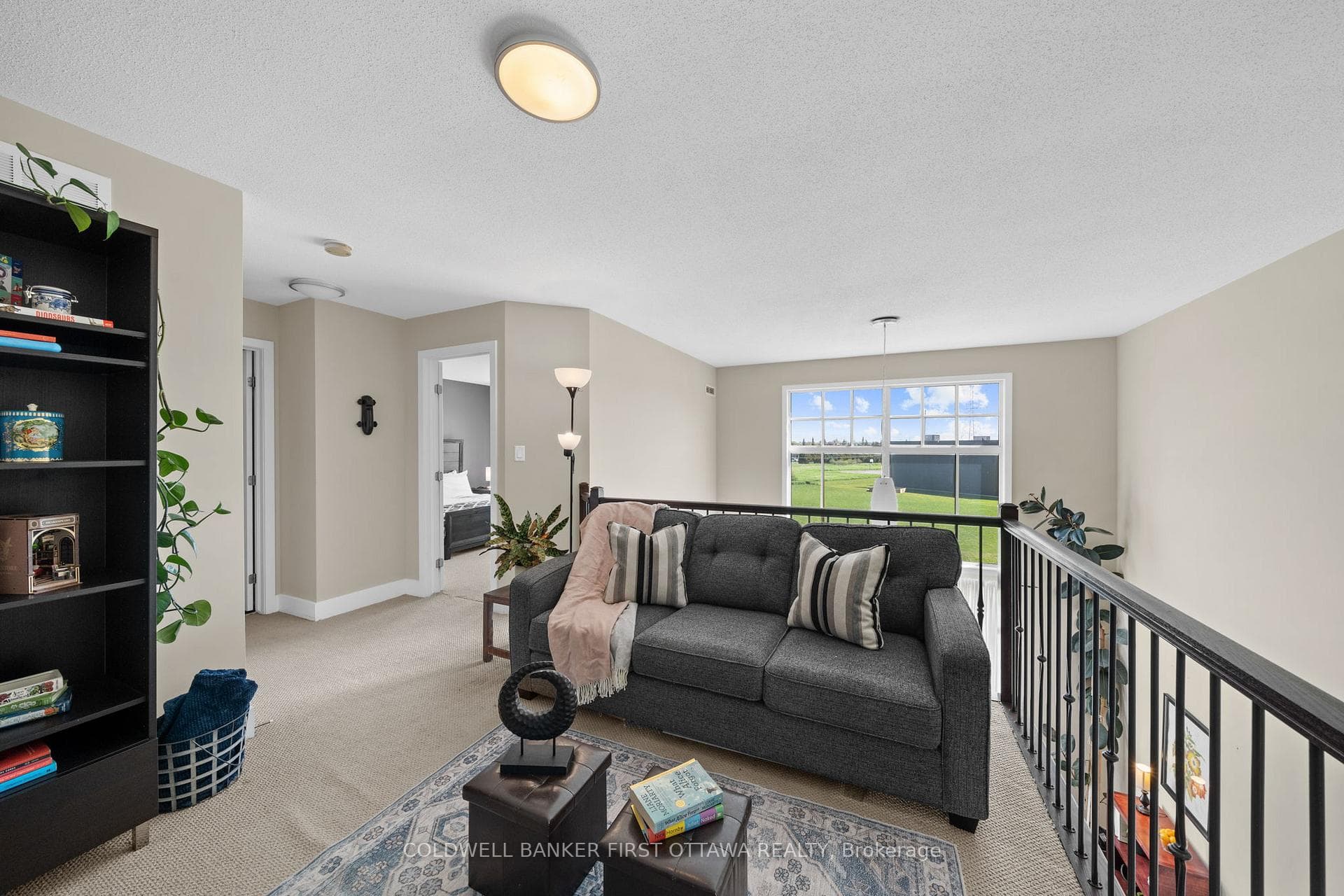 75C COLONNADE Road photo 18
