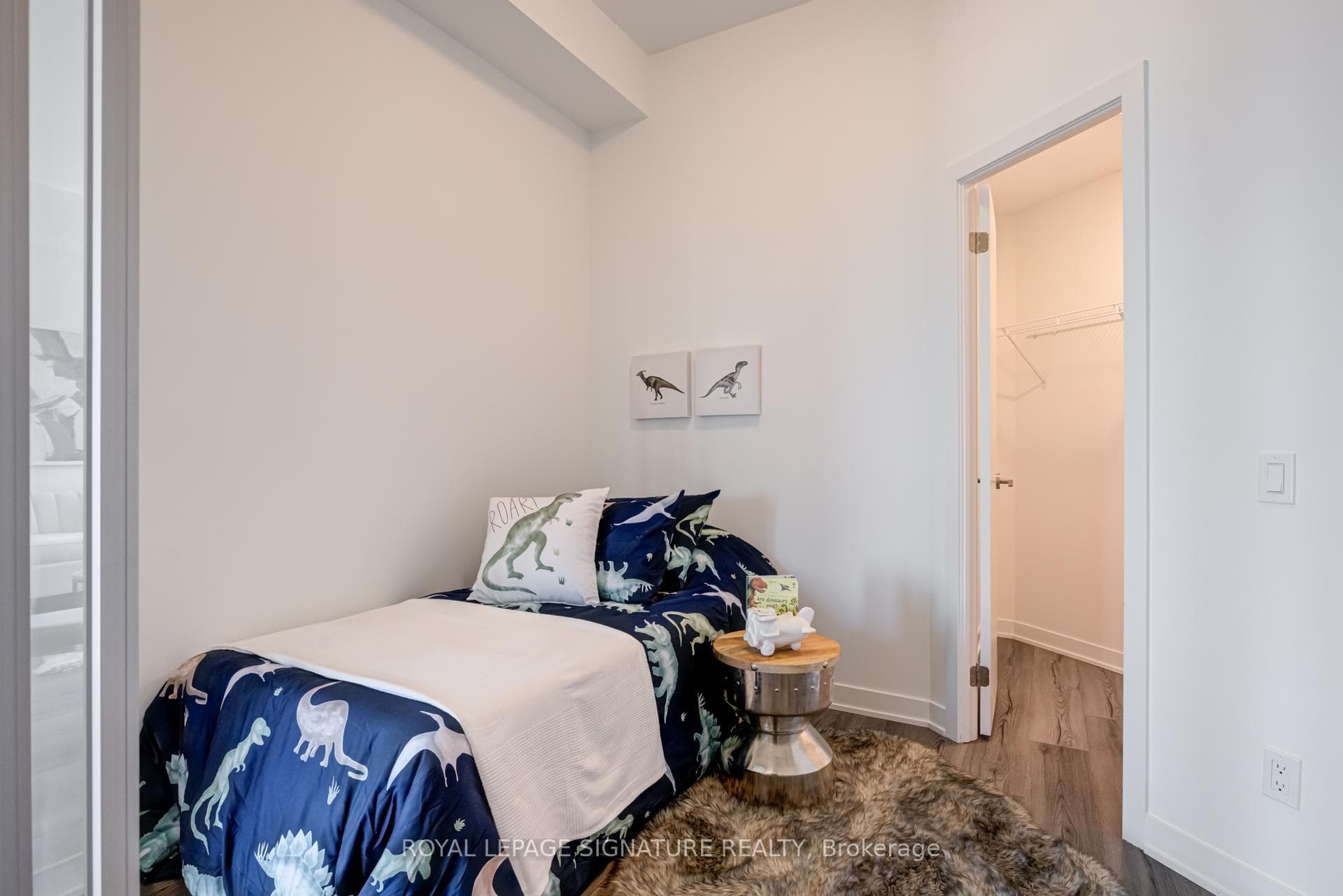 405 Dundas Street Unit 533 photo 19
