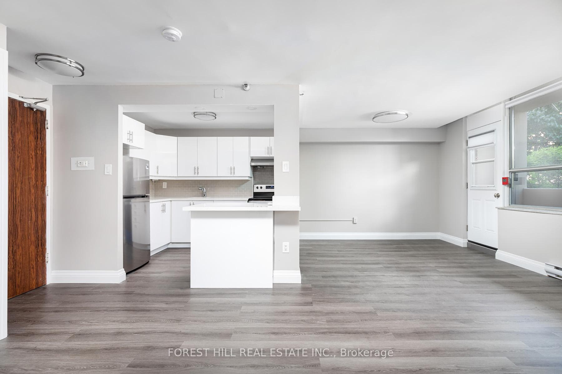 34 Walmer Road Unit 102 photo 5