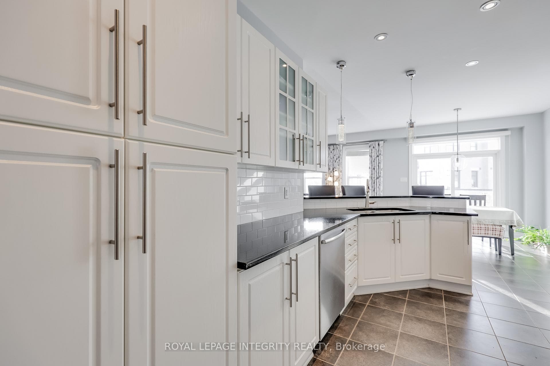 432 TILLSONBURG Street photo 11