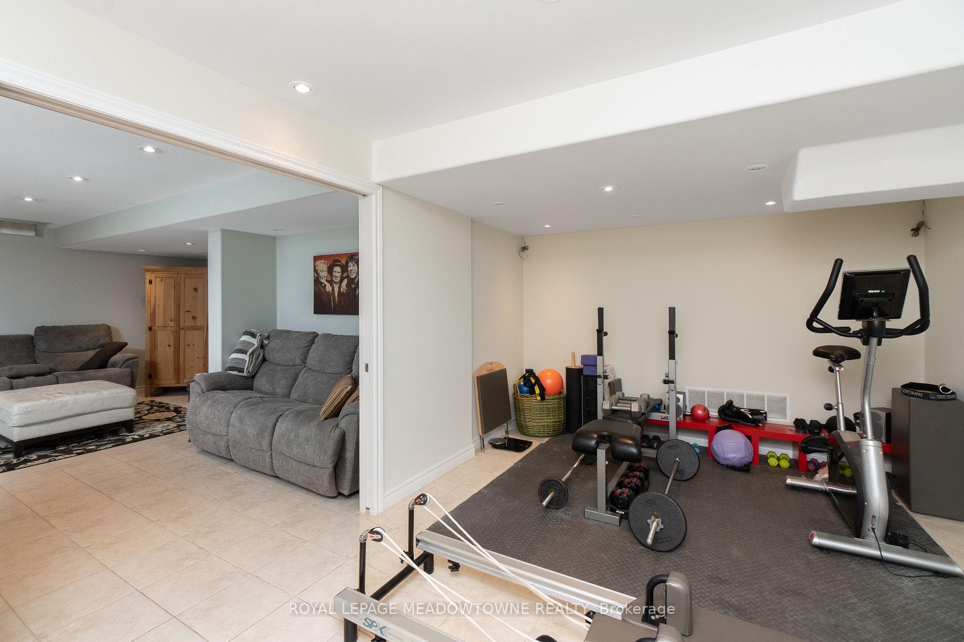 77 Russell Street photo 28