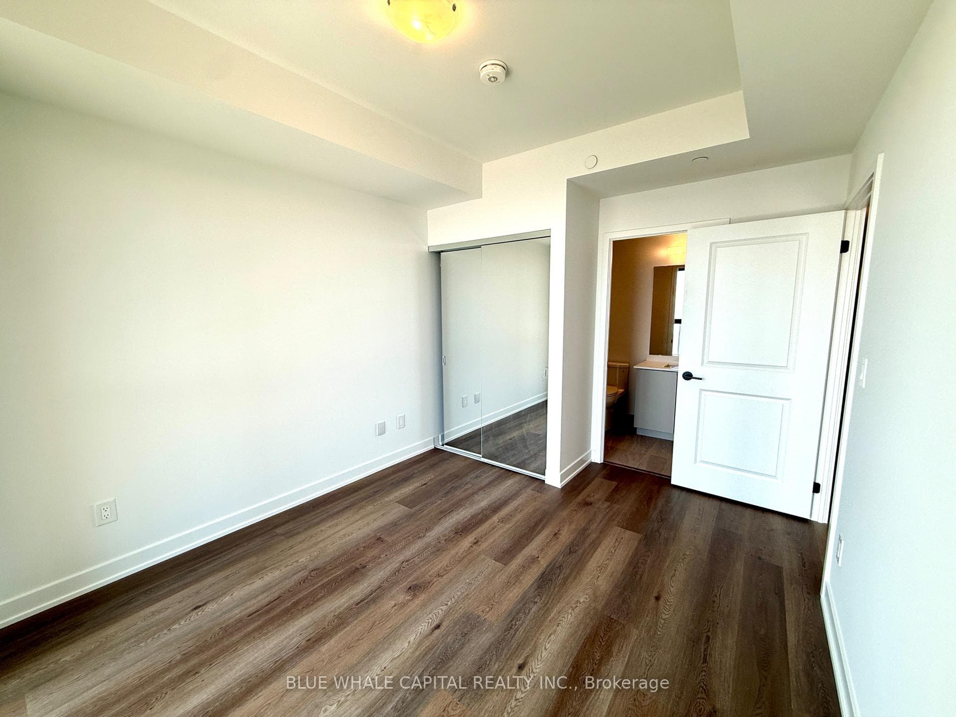 2075 Lakeshore Road Unit 307 photo 8
