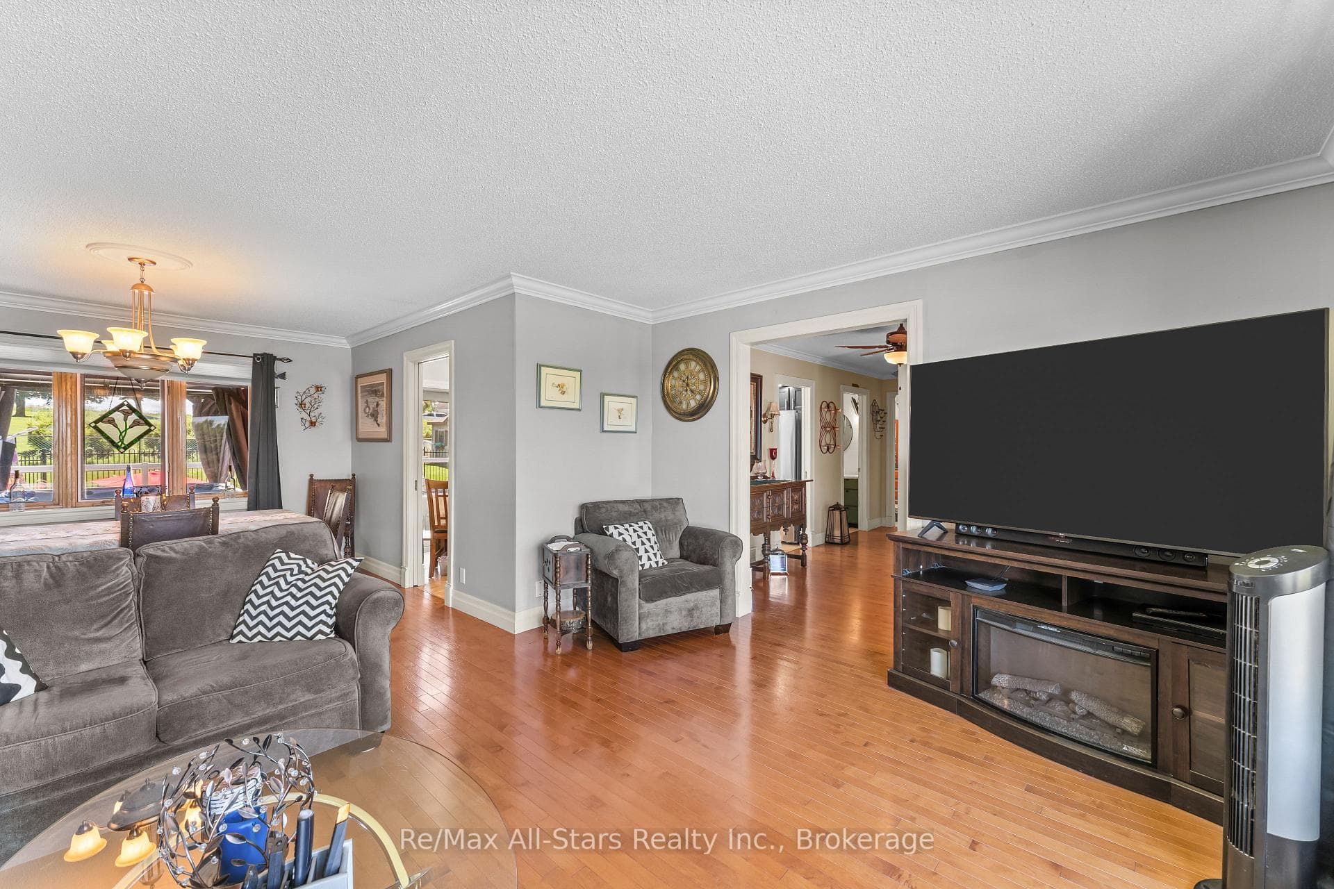54 Bluewater Avenue photo 9