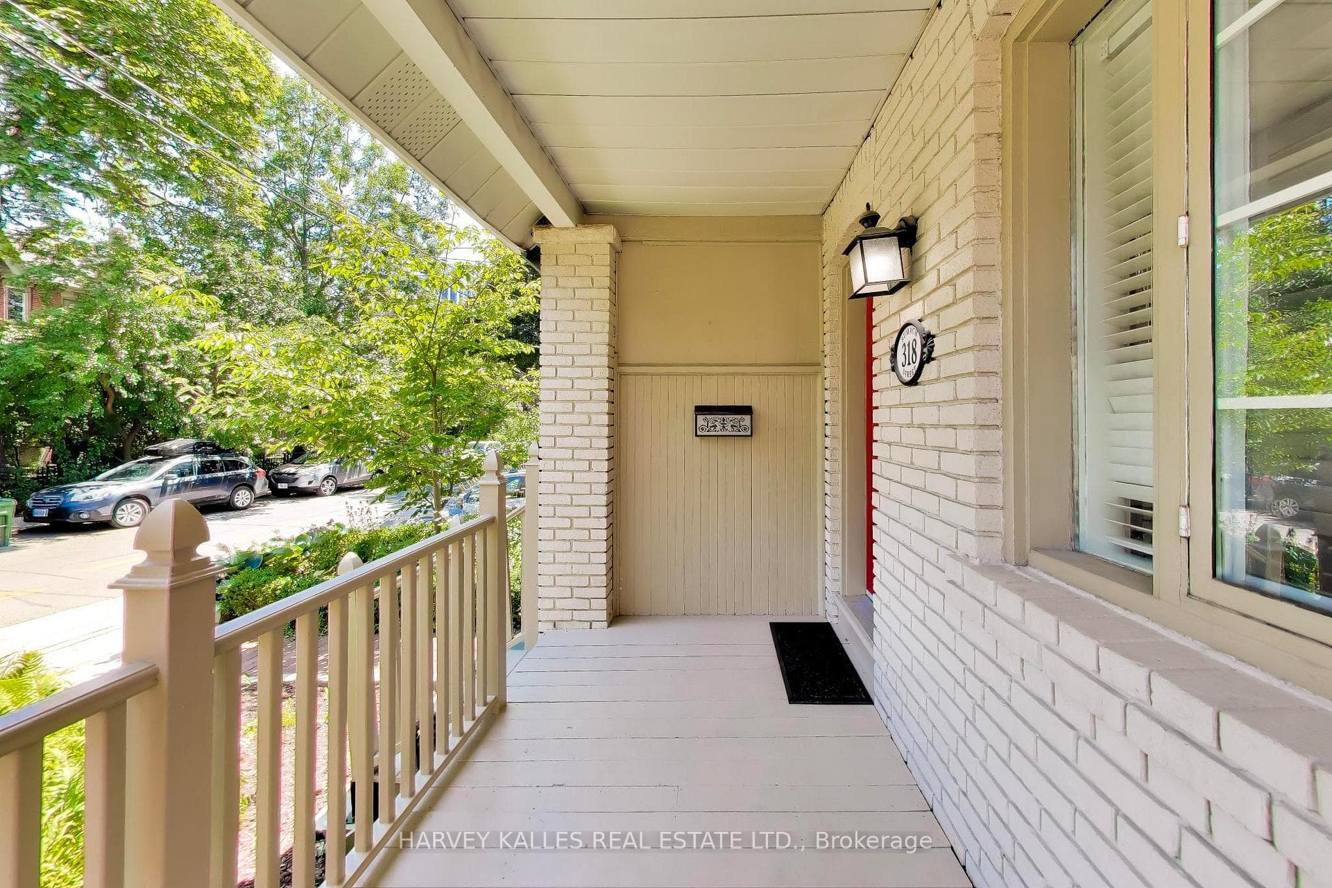 318 Sumach Street photo 4
