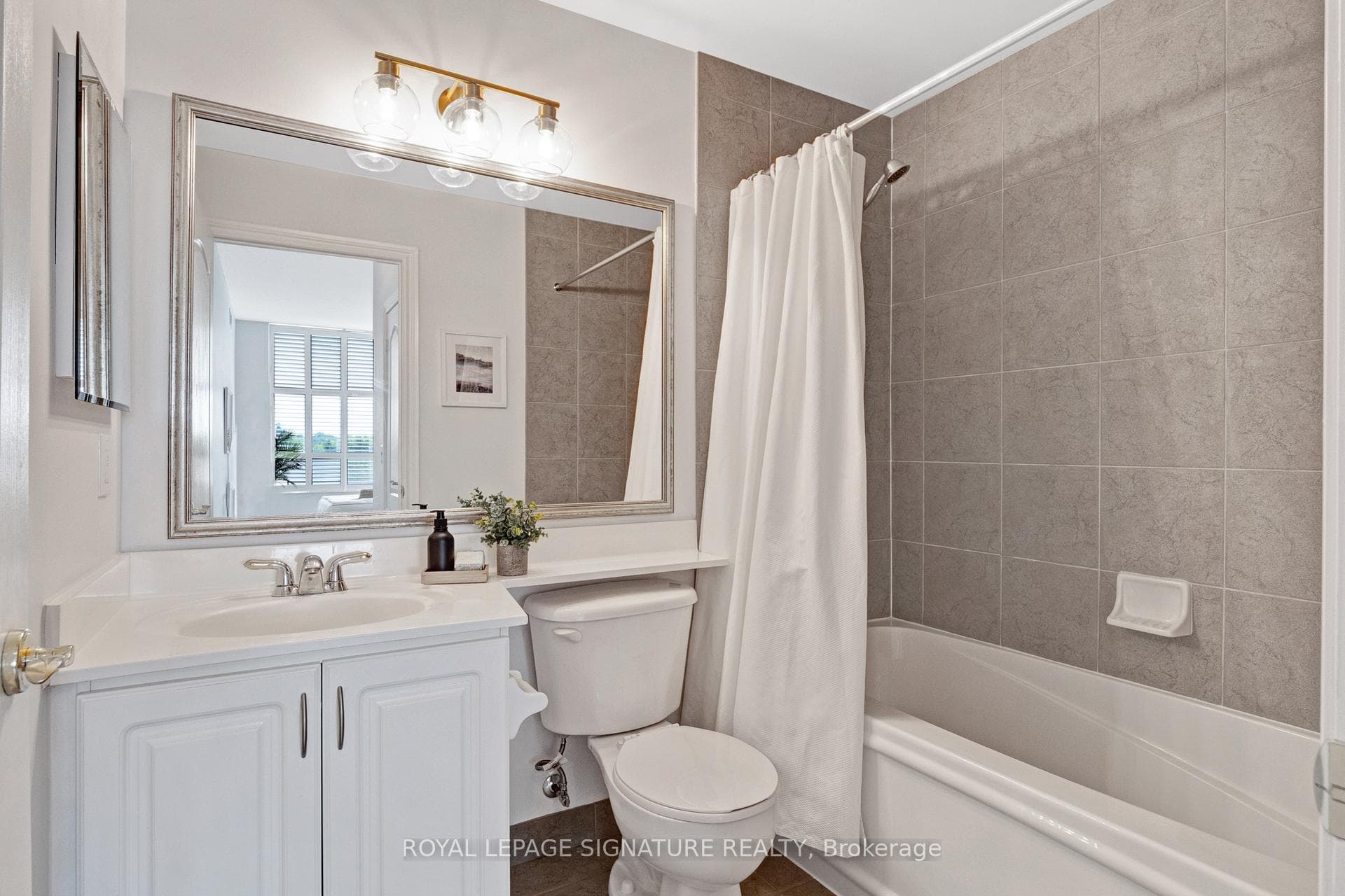 1101 Leslie Street Unit 405 photo 16