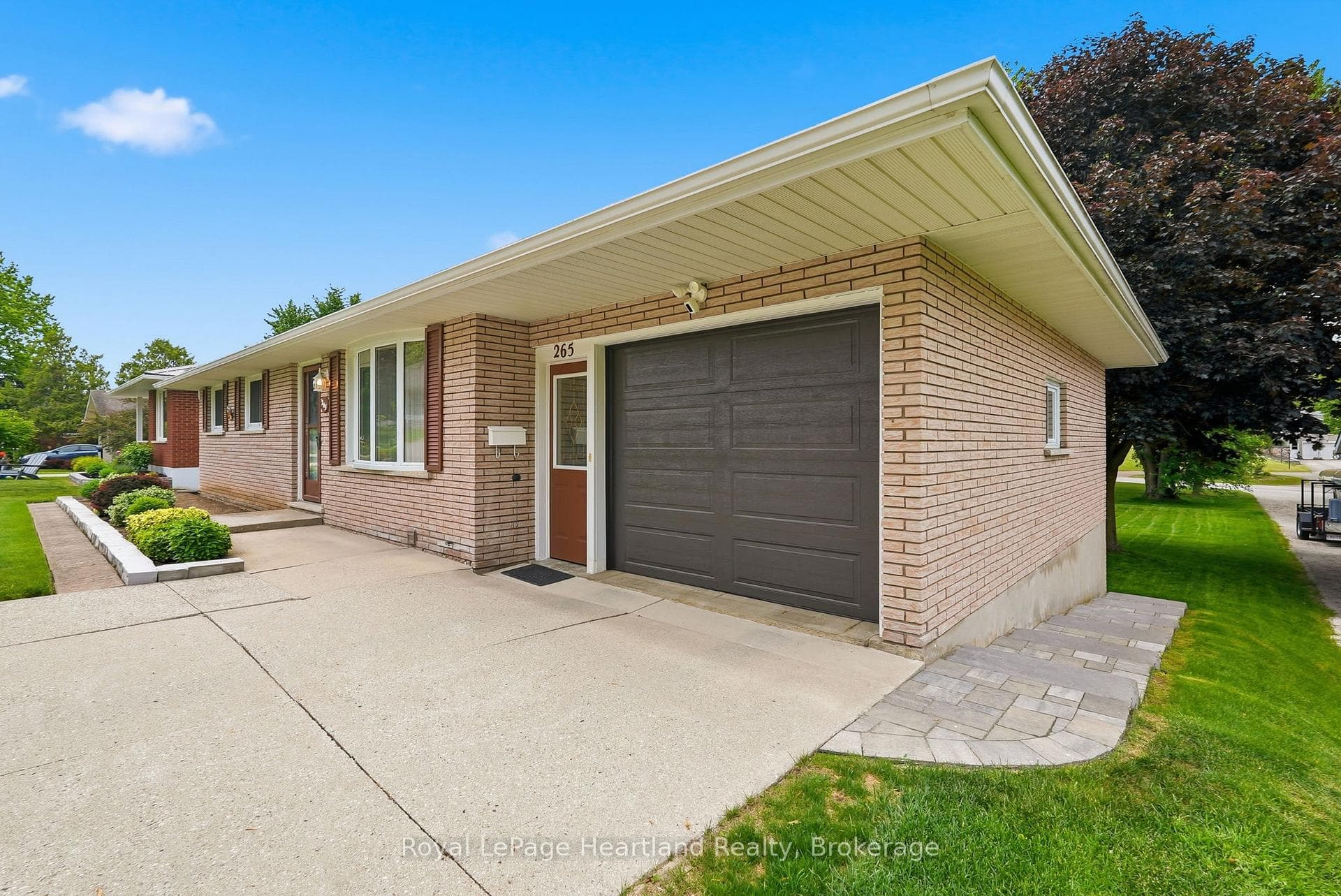 265 Thomas Street photo 4