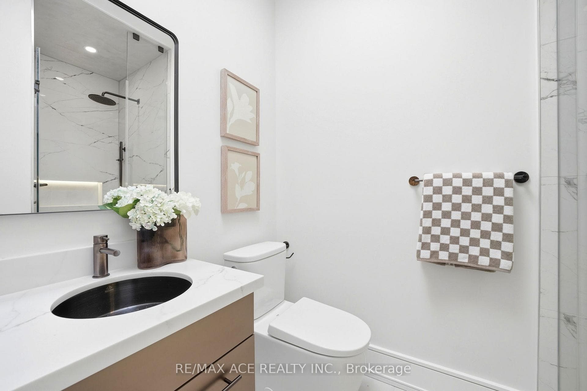 61 Harewood Avenue photo 31