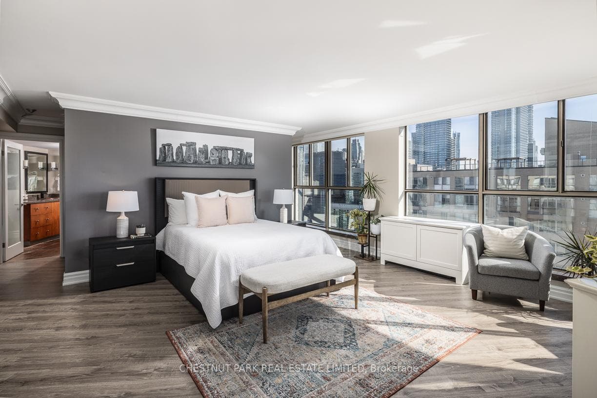 270 Queens Quay Unit 3101 photo 17