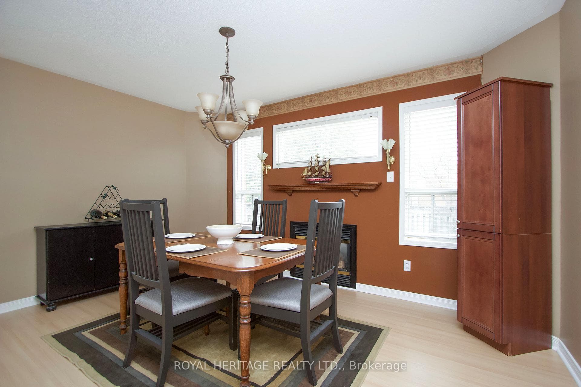92 Booth Crescent photo 9