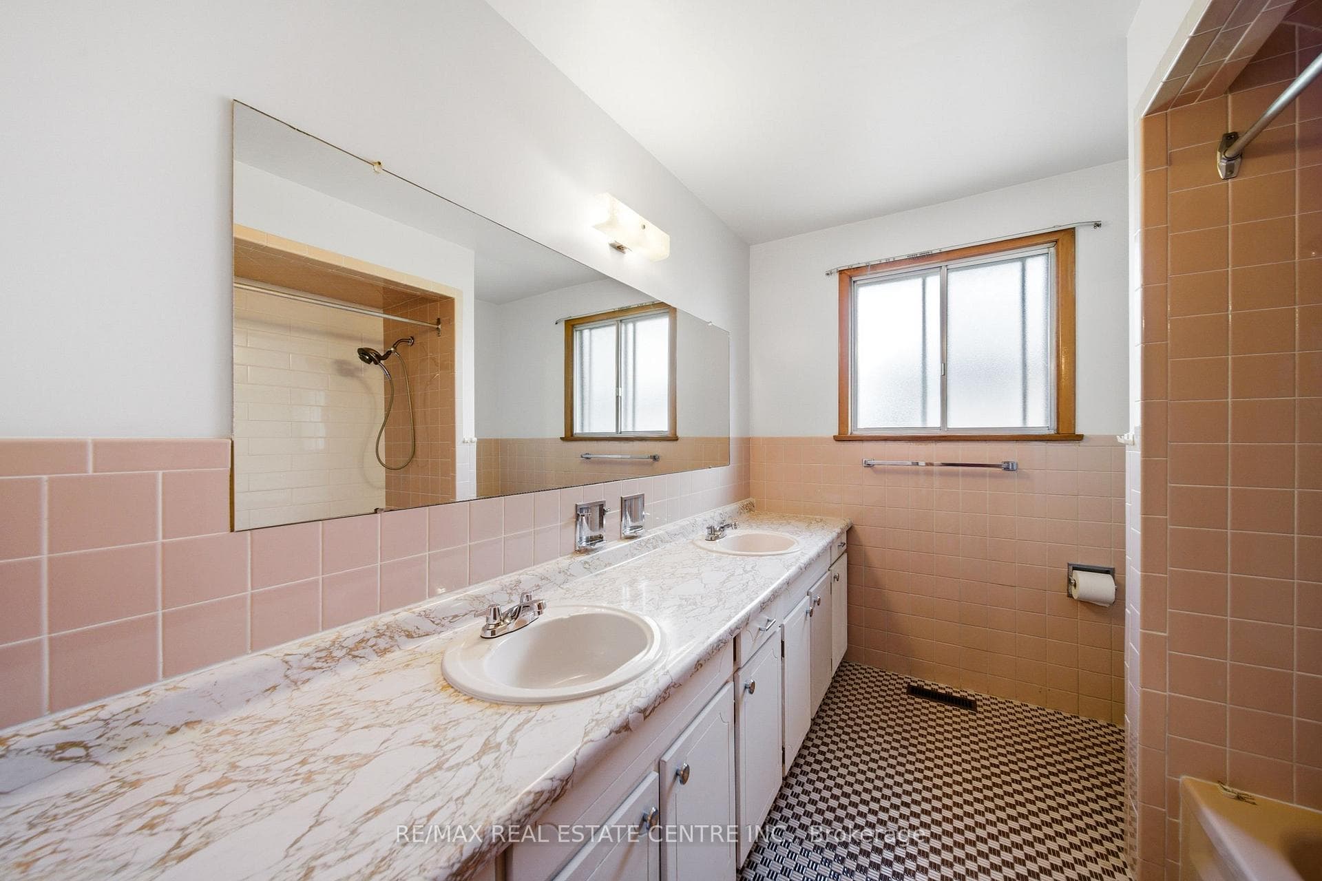 893 Hollowtree Crescent photo 26