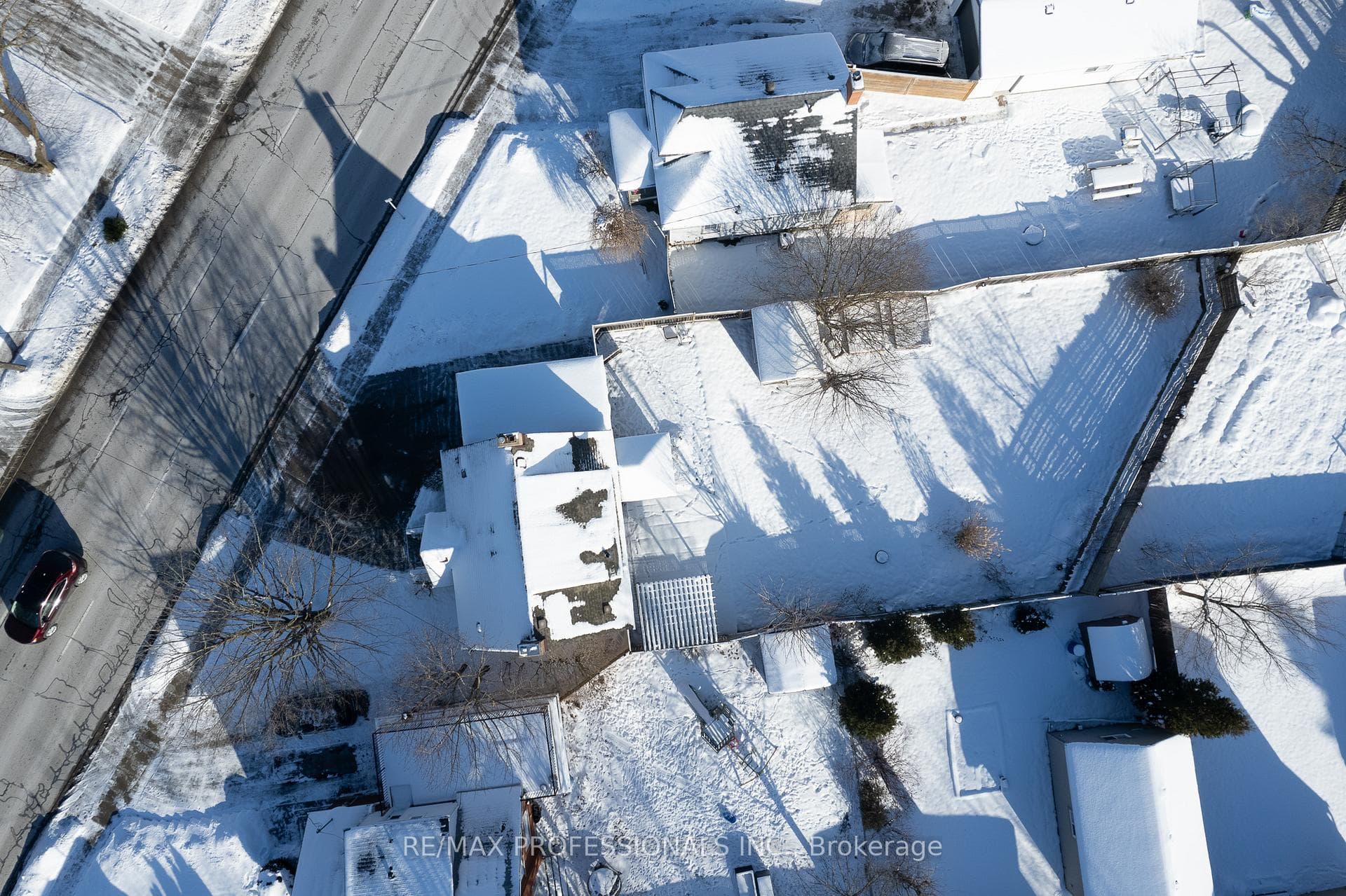 225 Bridgeport Road photo 37