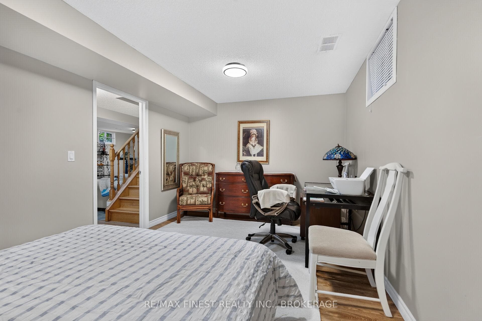 5 Buckingham Court photo 28