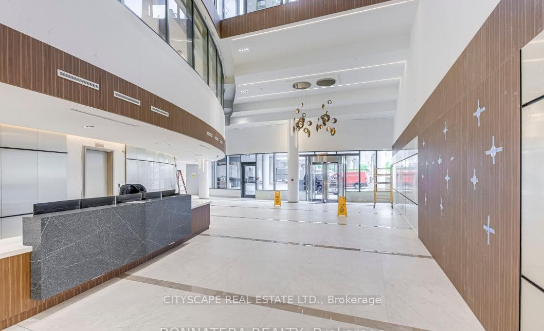 5105 Hurontario Street Unit 3210 photo 2