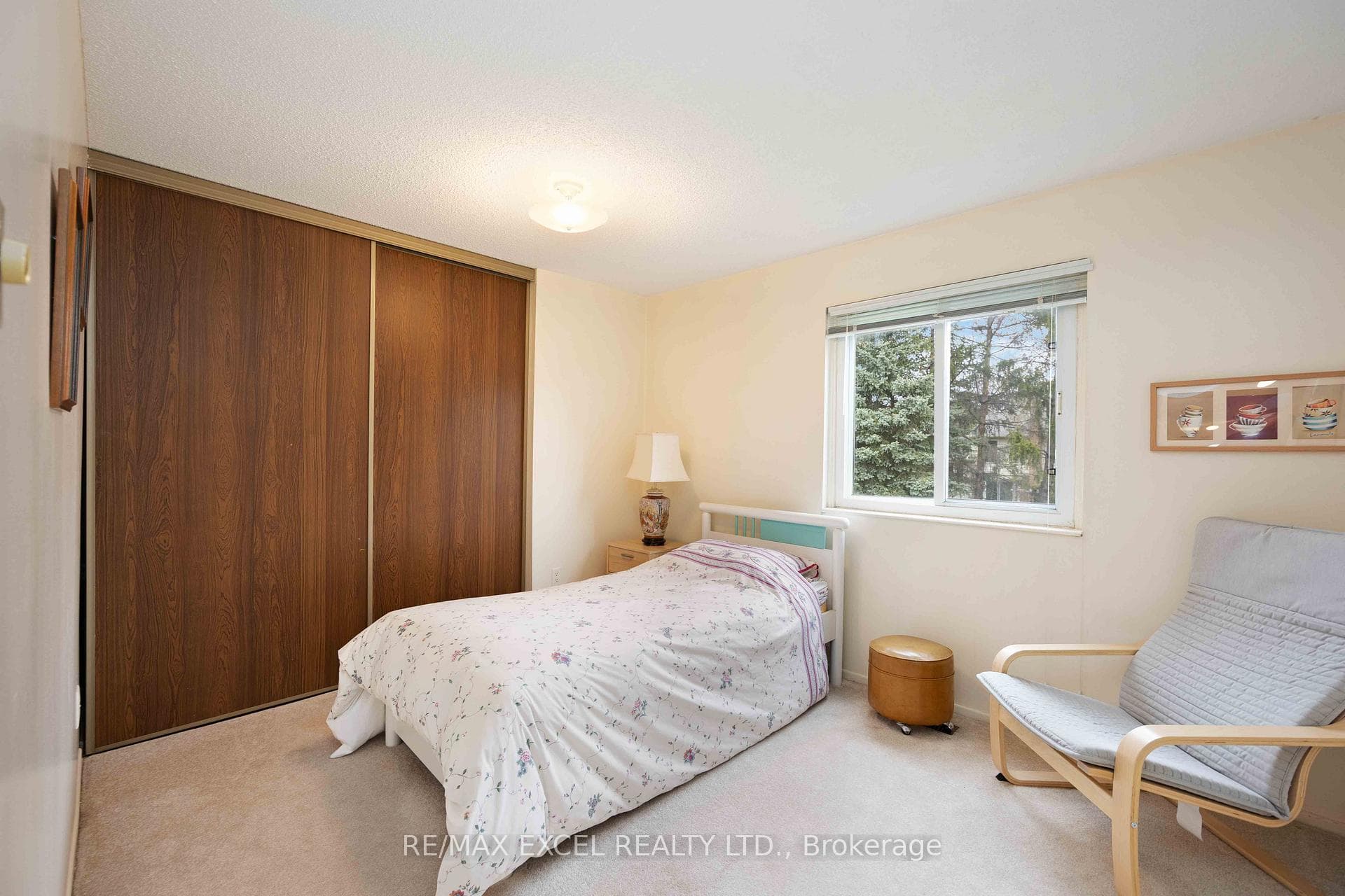 8 Holm Crescent photo 27