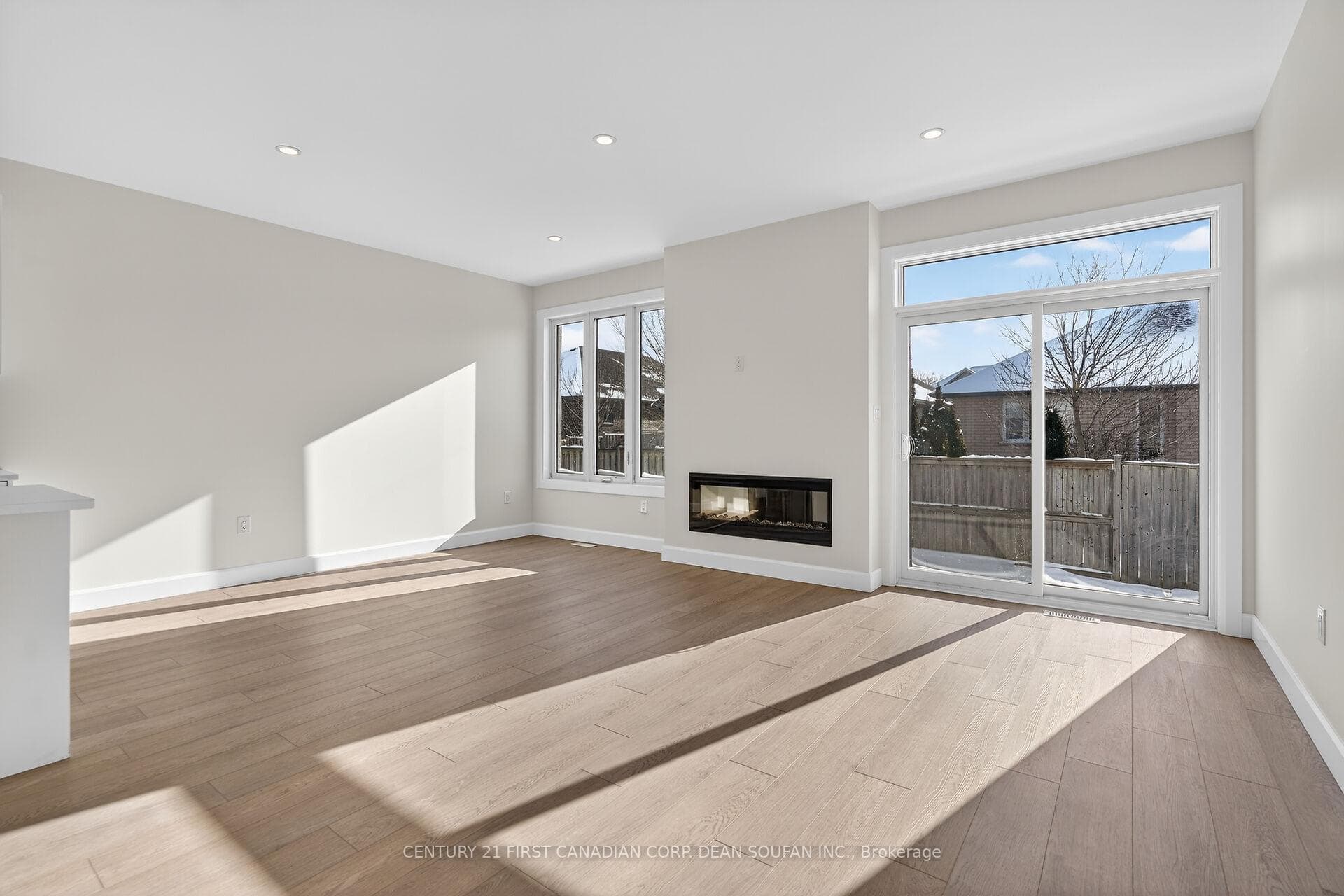 845 Catalpa Square photo 18